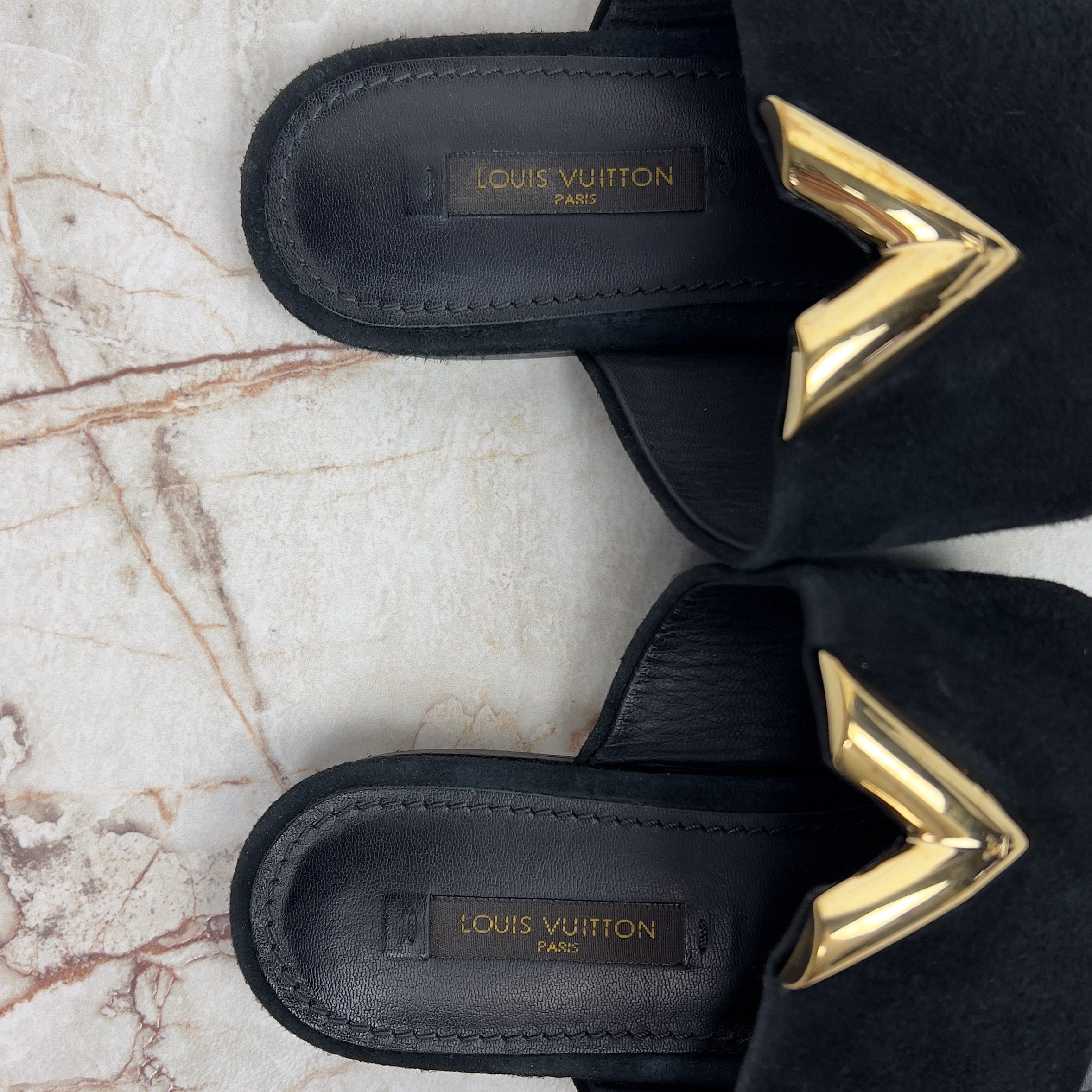 Louis Vuitton Horizon LV Sandal Flat Black Suede Size US 7.5 / IT 37.5 - 7 Thumbnail