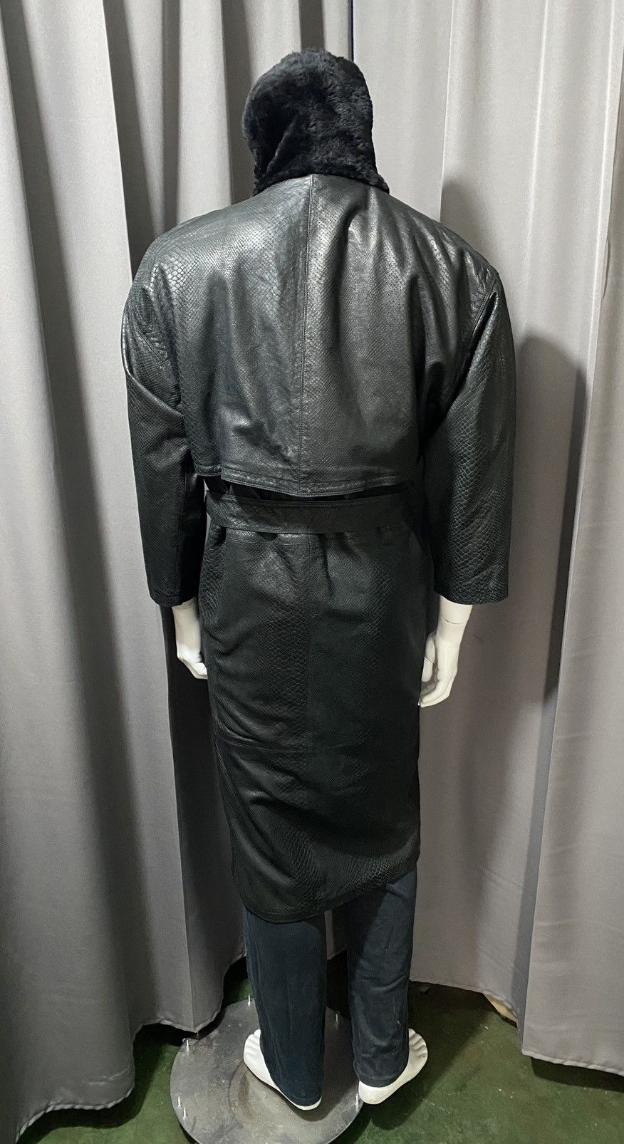 Versace 1990s Gianni Versace Snakeskin Embossed Leather Coat Size US L / EU 52-54 / 3 - 19 Thumbnail