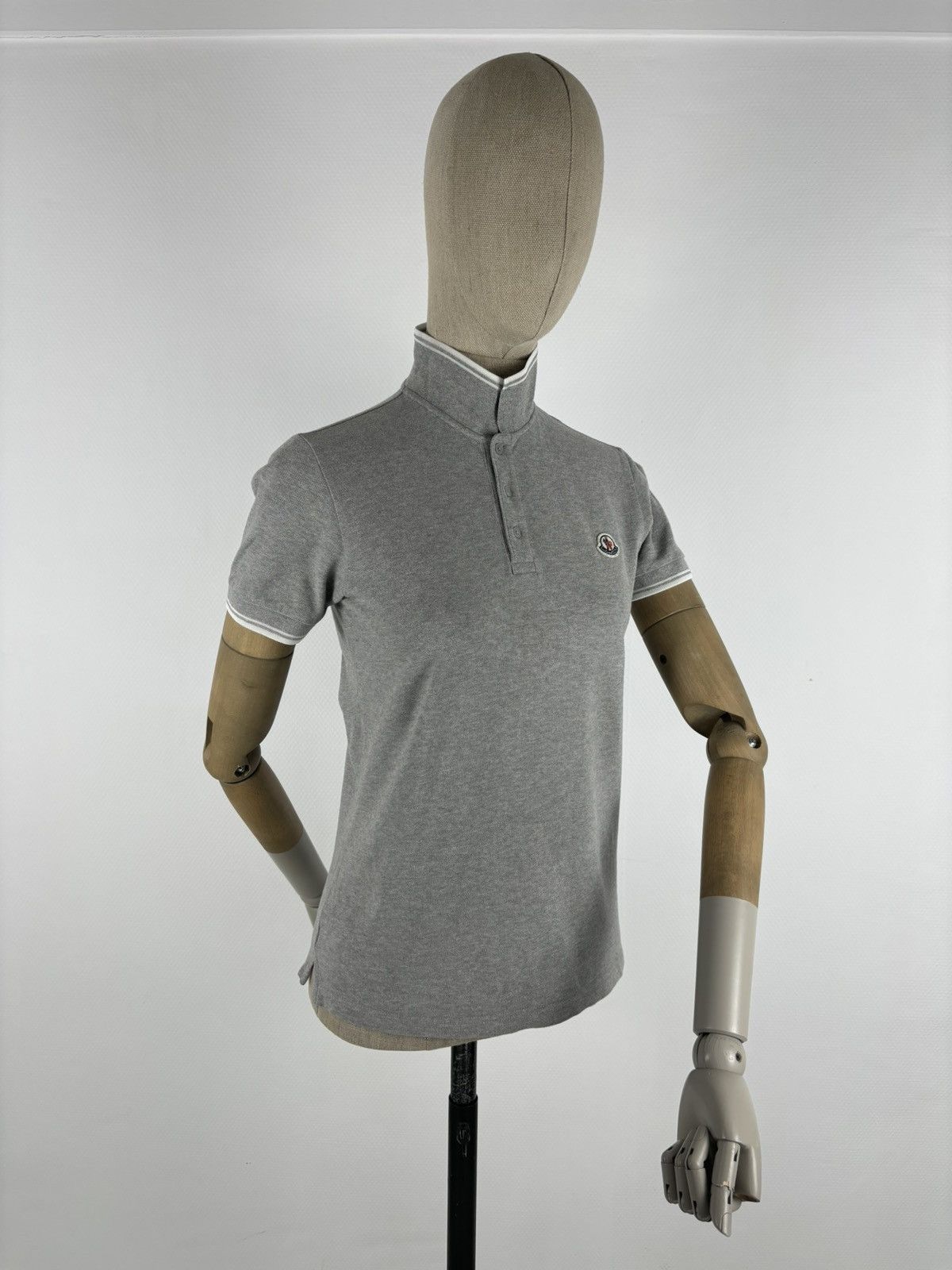 Moncler Women's Gamme Bleu MAGLIA Manica Corta Polo Grey Cotton Patch Logo Buttons T-Shirt Size ONE SIZE - 8 Thumbnail