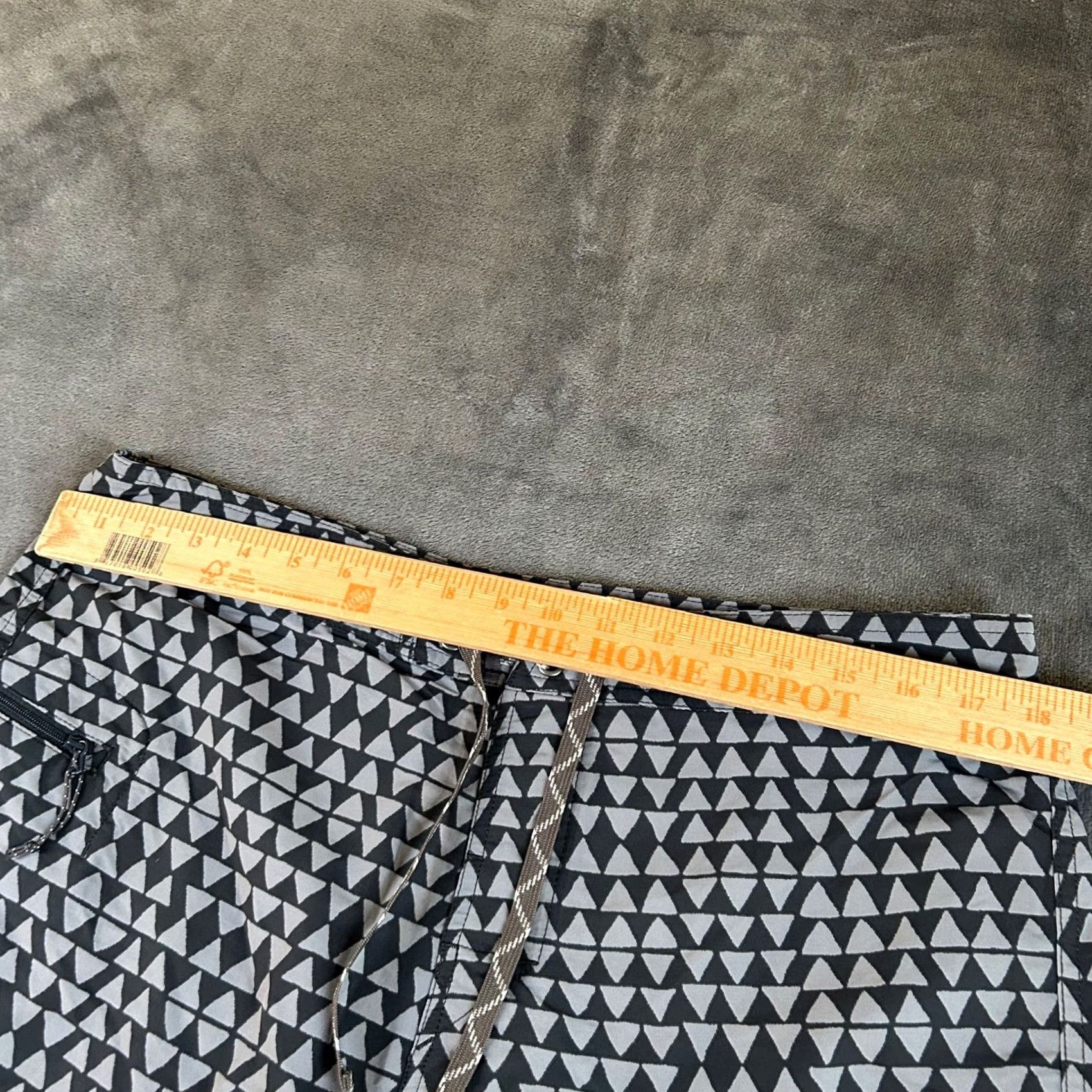 Patagonia Patagonia Wavefarer Board Shorts Mens 36 Gray Geometric Triangle Print Size US 36 / EU 52 - 7 Thumbnail