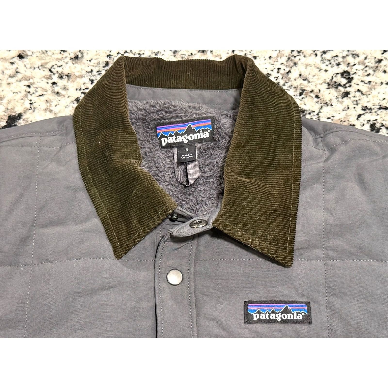 Patagonia Patagonia Shirt Jacket Mens Small Gray Fleece Lined Isthmus Quilted Shacket Shirt Jacket Mens Small Gray Quilted Shacket Patagonia Size US S / EU 44-46 / 1 - 2 Thumbnail