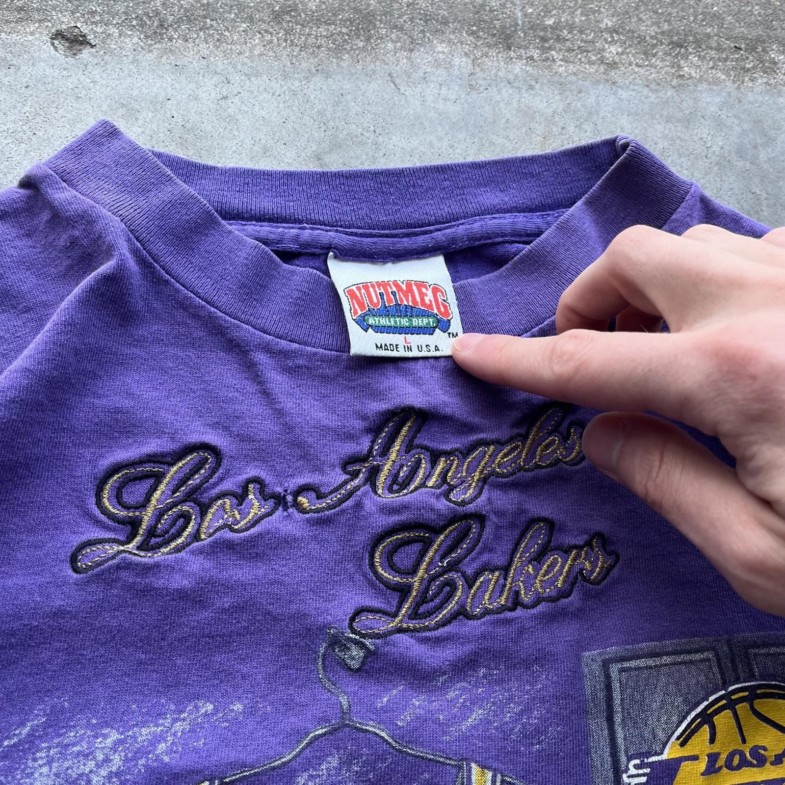 NBA × Vintage Vintage 90s Magic Johnson Los Angeles Lakers NBA Shirt Size US L / EU 52-54 / 3 - 3 Thumbnail