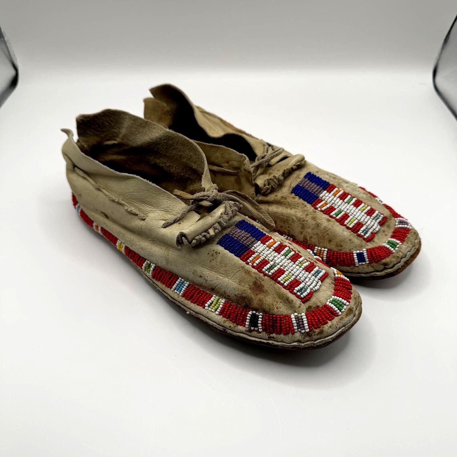 The Unbranded Brand Northern Plains Moccasins Unisex Sioux Plains Hide Beaded Size ONE SIZE - 1 Thumbnail