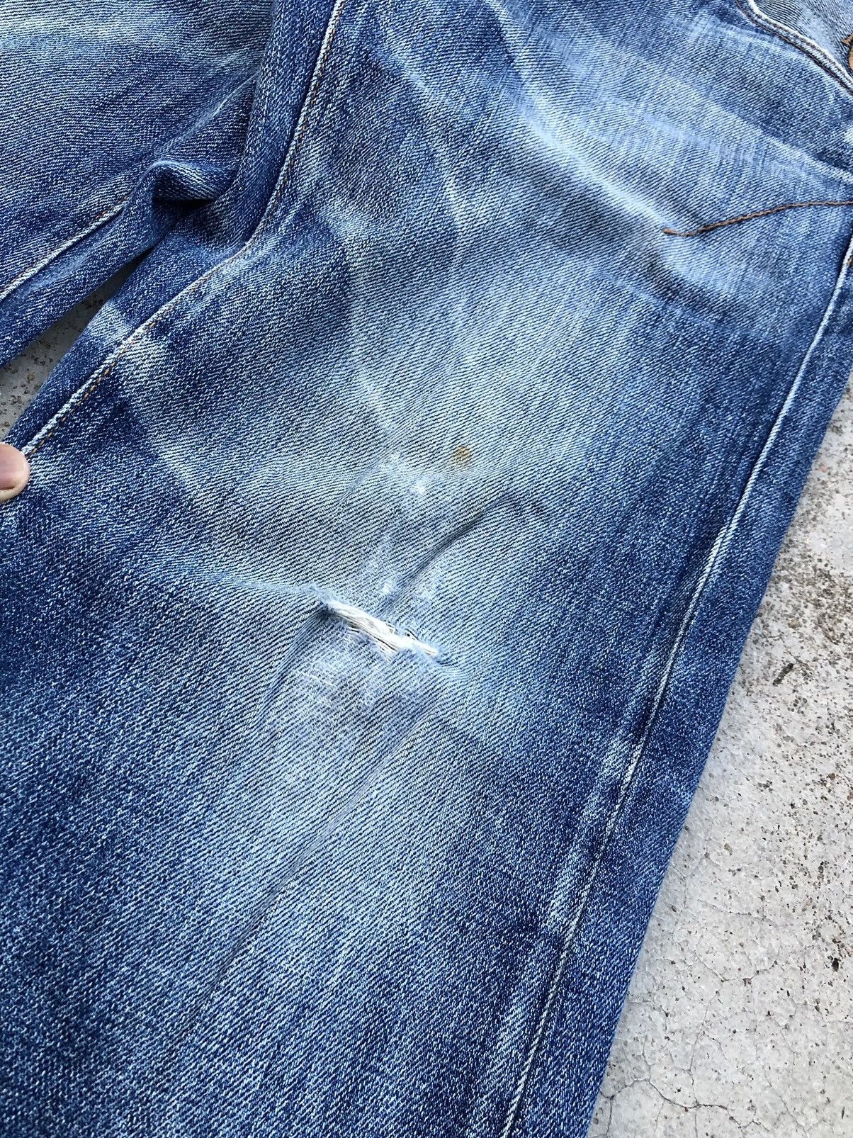 Other BUCKLE BACK MSGR DISTRESSED DENIM Size US 33 - 6 Thumbnail