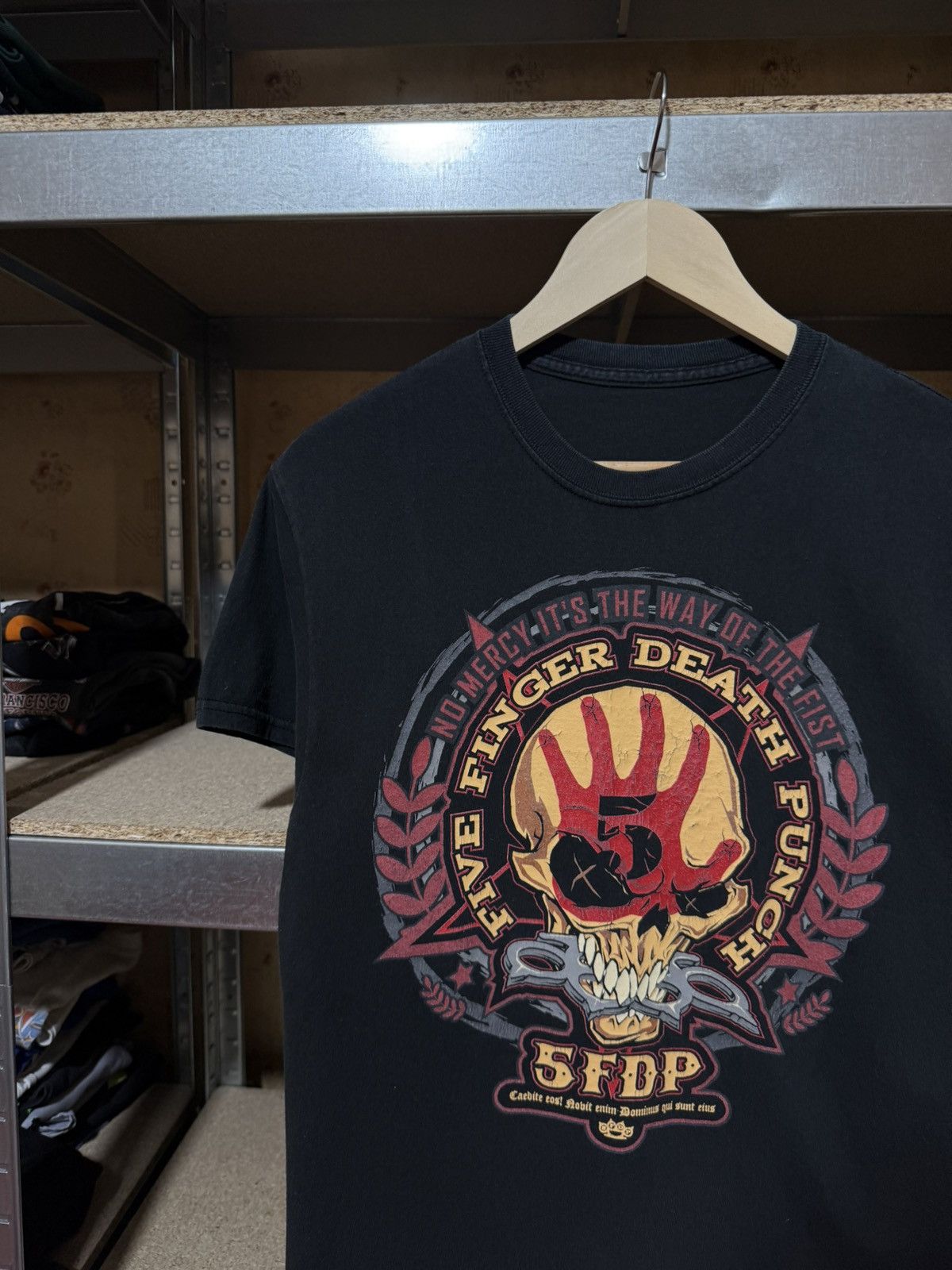 Band Tees × Vintage Vintage 2000s Five Finger Death Punch Rock Band T-Shirt Y2K Size US S / EU 44-46 / 1 - 3 Thumbnail