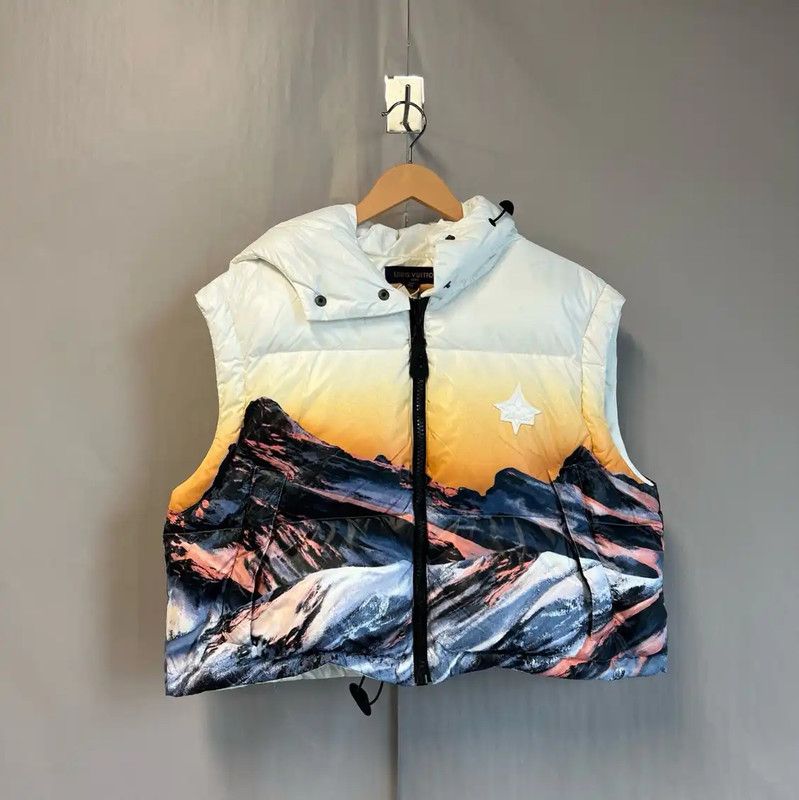 Louis Vuitton Louis Vuitton White Puffer Vest for Women 0089 Size XS / US 0-2 / IT 36-38 - 1 Thumbnail