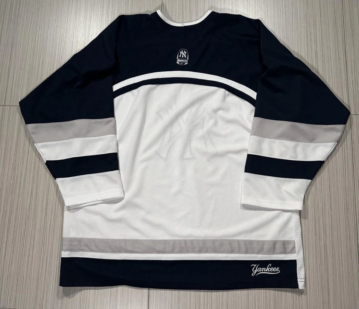 Nike Vintage Nike New York Yankees White Hockey Jersey (Size XL) Size US XL / EU 56 / 4 - 3 Thumbnail