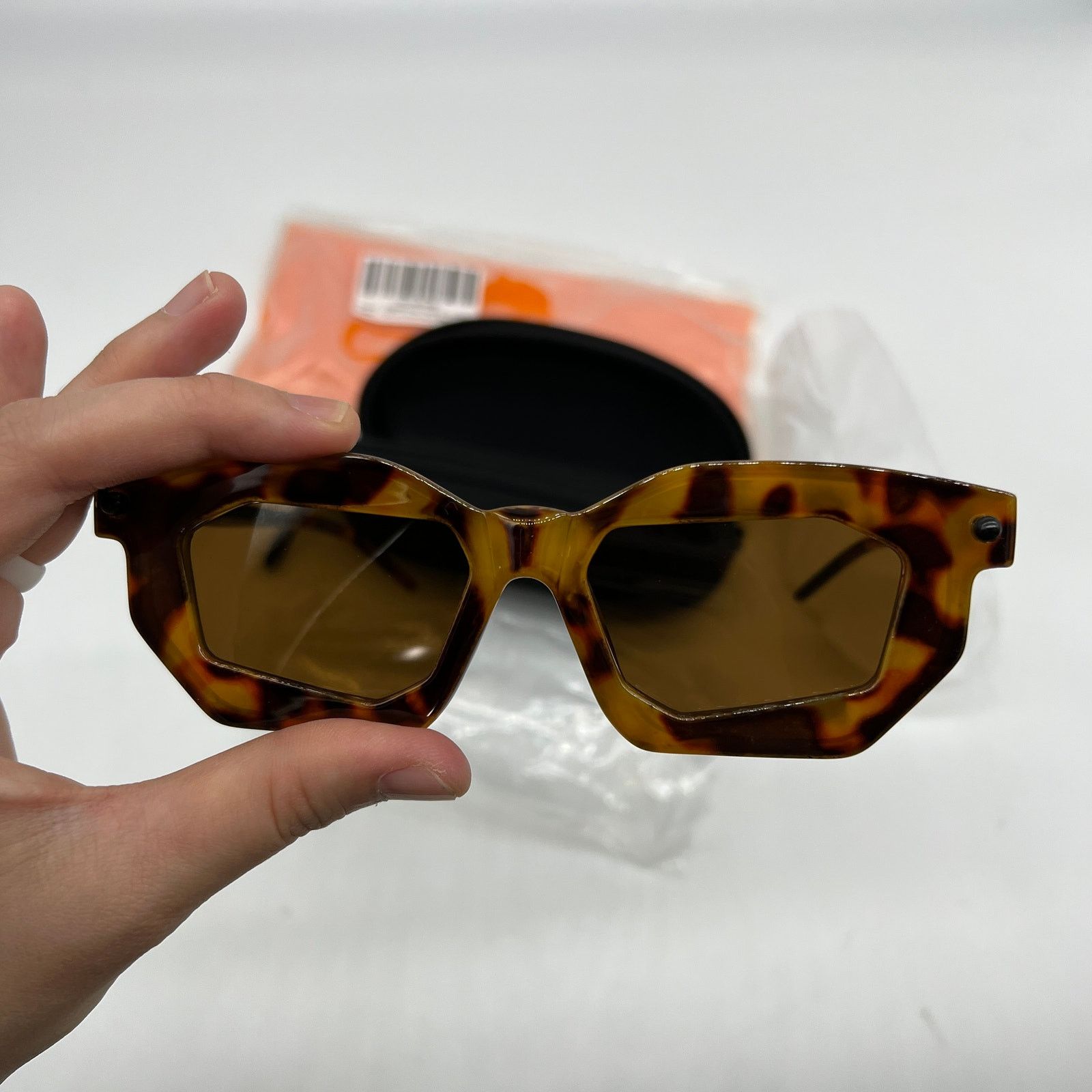 Other OQQ Fashion Sunglasses for Women Brown Color New in Box Size ONE SIZE - 3 Thumbnail
