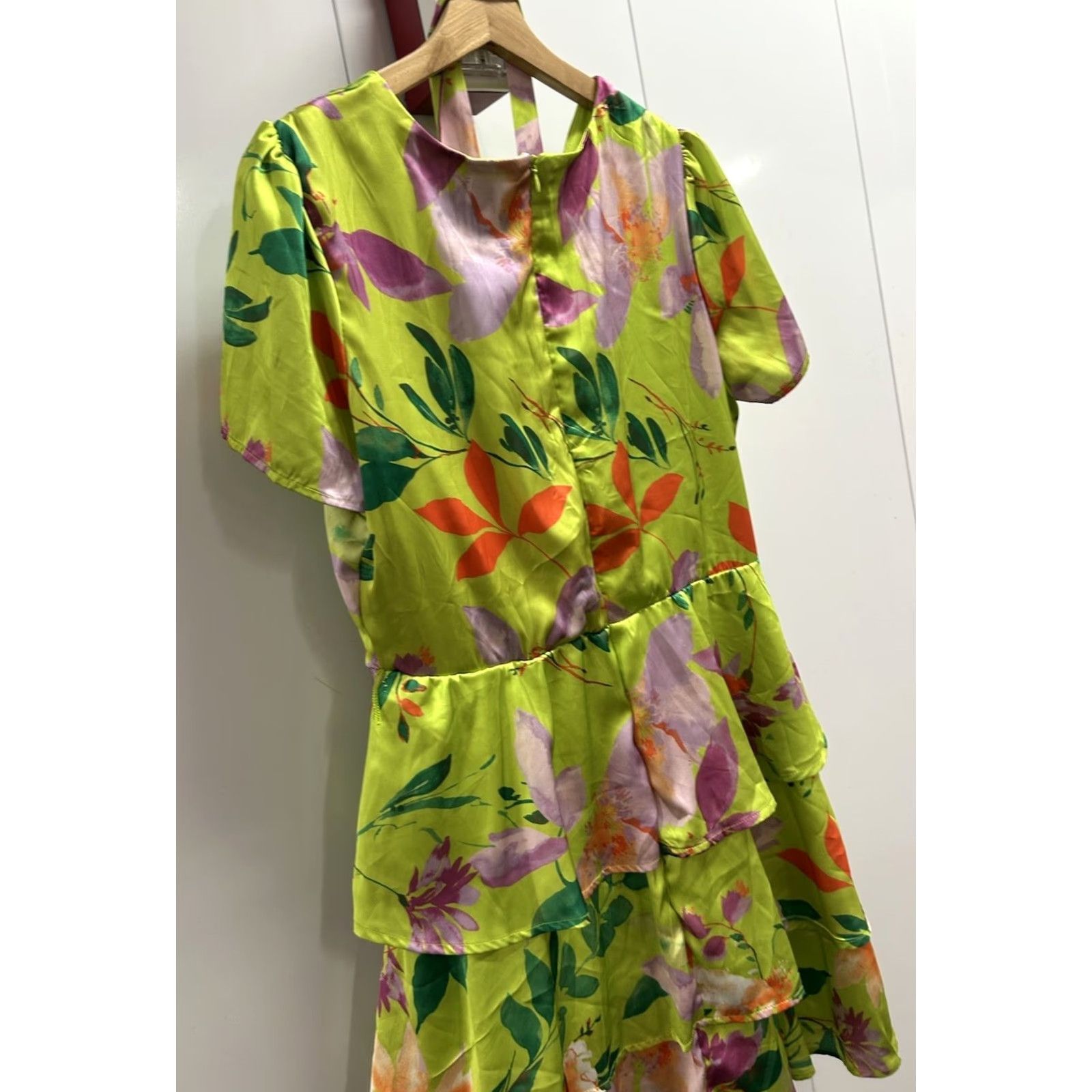 Nicole Miller VINTAGE? No. Nicole Miller Dress Women's Mini Dress Floral Green V-Neck Short Sleeve Summer L Size L / US 10 / IT 46 - 5 Thumbnail