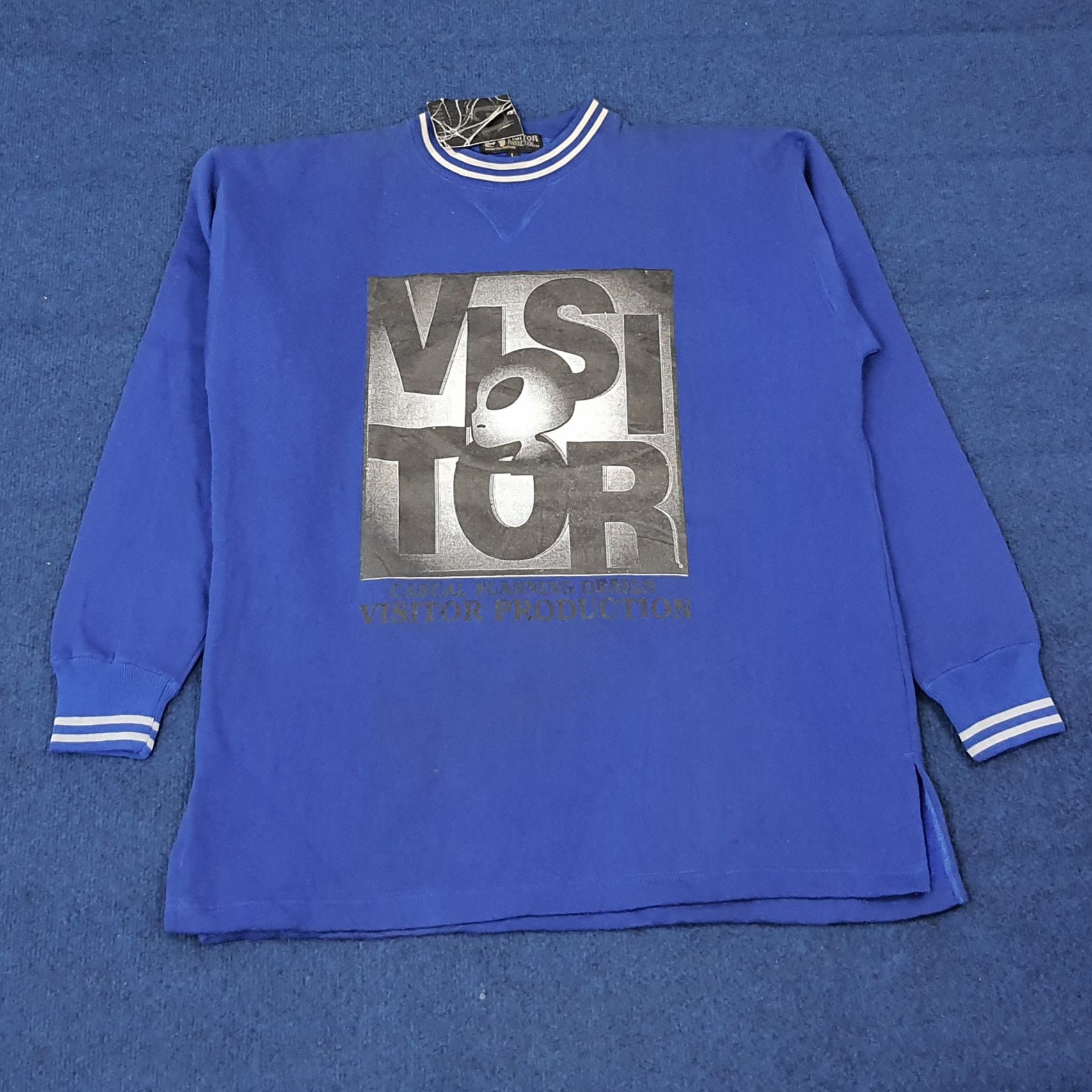 Visitor on Earth Vintage Alien Visitor Streetwear Sweatshirt C271N23 Size US L / EU 52-54 / 3 - 1 Thumbnail