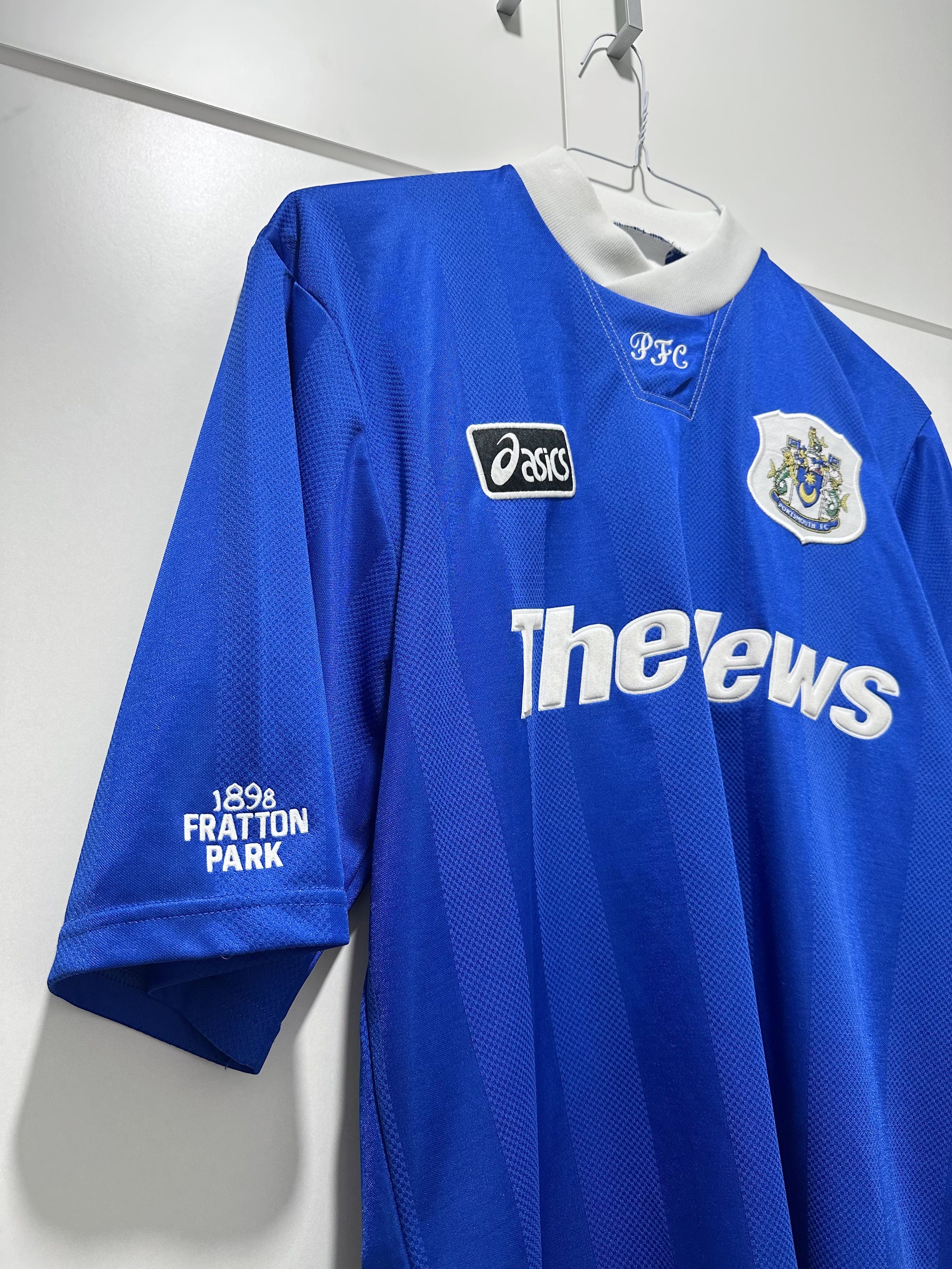 Asics 1995-97 ASICS Portsmouth Home Soccer Shirt (L) Size US L / EU 52-54 / 3 - 2 Thumbnail