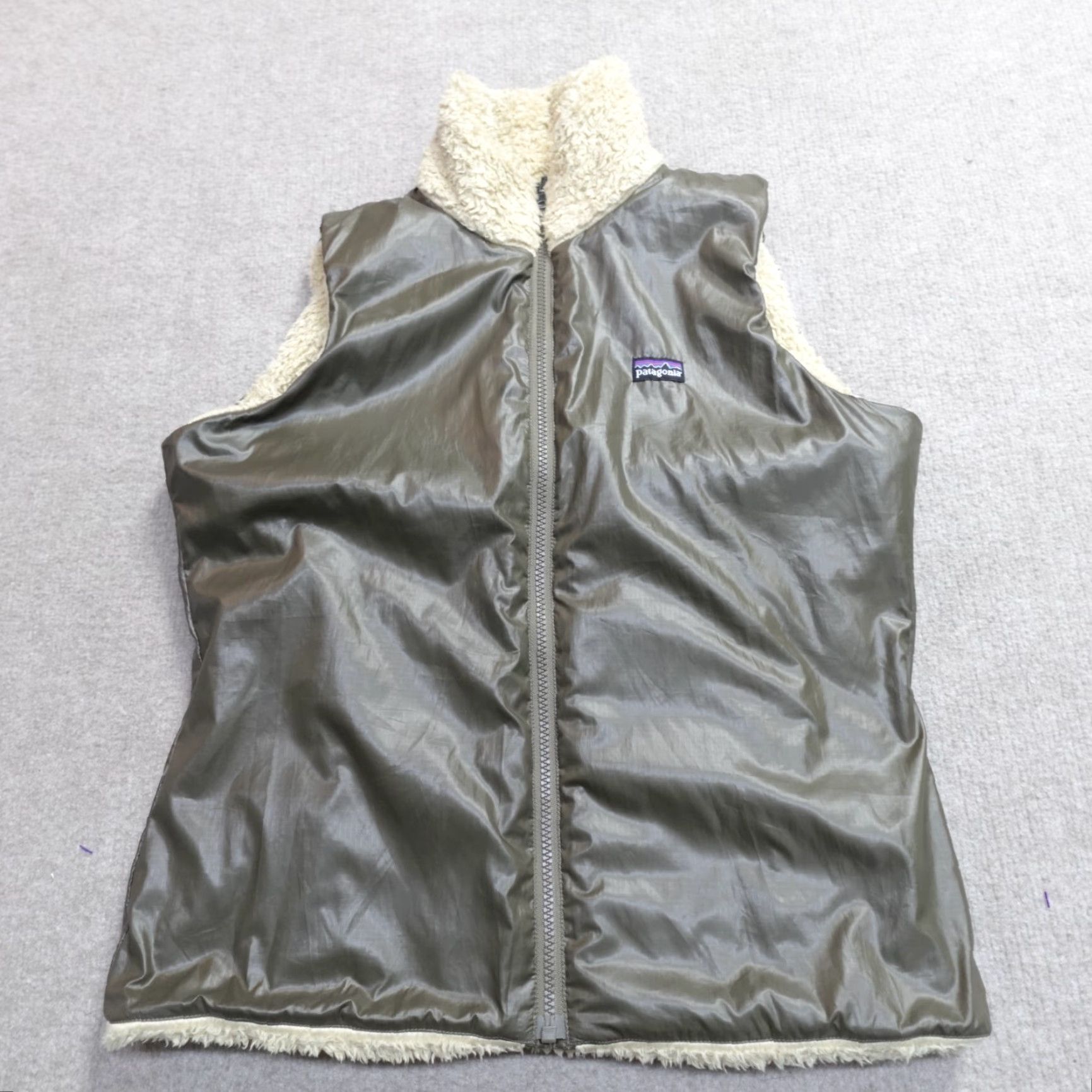 Patagonia Patagonia Vest Womens Medium Beige Oatmeal Los Lobos Reversible Full Zip Retro Short Beige Pattern Solid Zip Polyester Ocean of words? Size M / US 6-8 / IT 42-44 - 4 Thumbnail