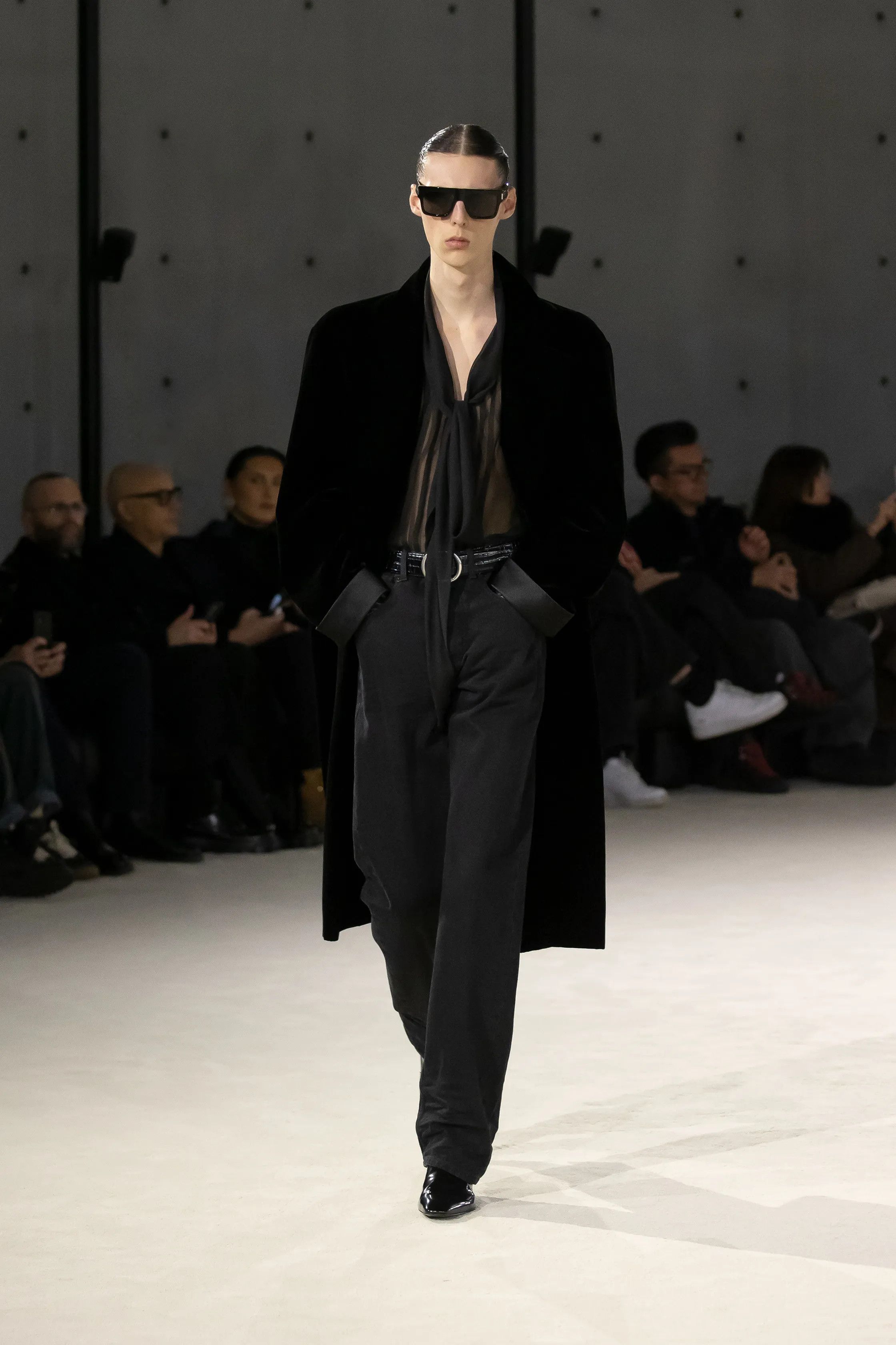 Saint Laurent Paris FW23 Saint Laurent Lavalliere-Neck Shirt in Silk Muslin Size US XS / EU 42 / 0 - 1 Thumbnail
