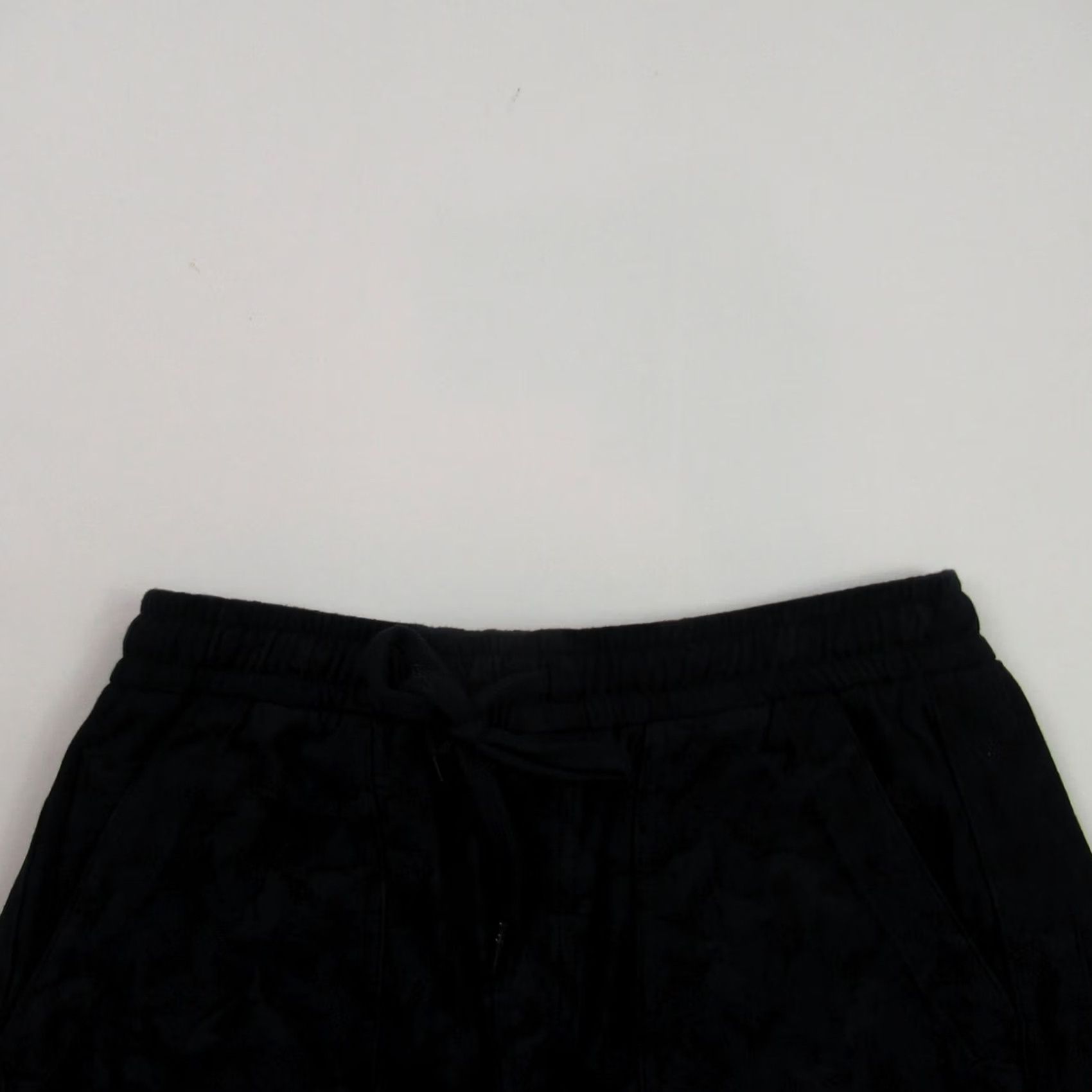 Athleta Athleta Shorts Womens 6 Lightweight Workout Casual Running Pockets Outdoors Size 28" / US 6 / IT 42 - 2 Thumbnail
