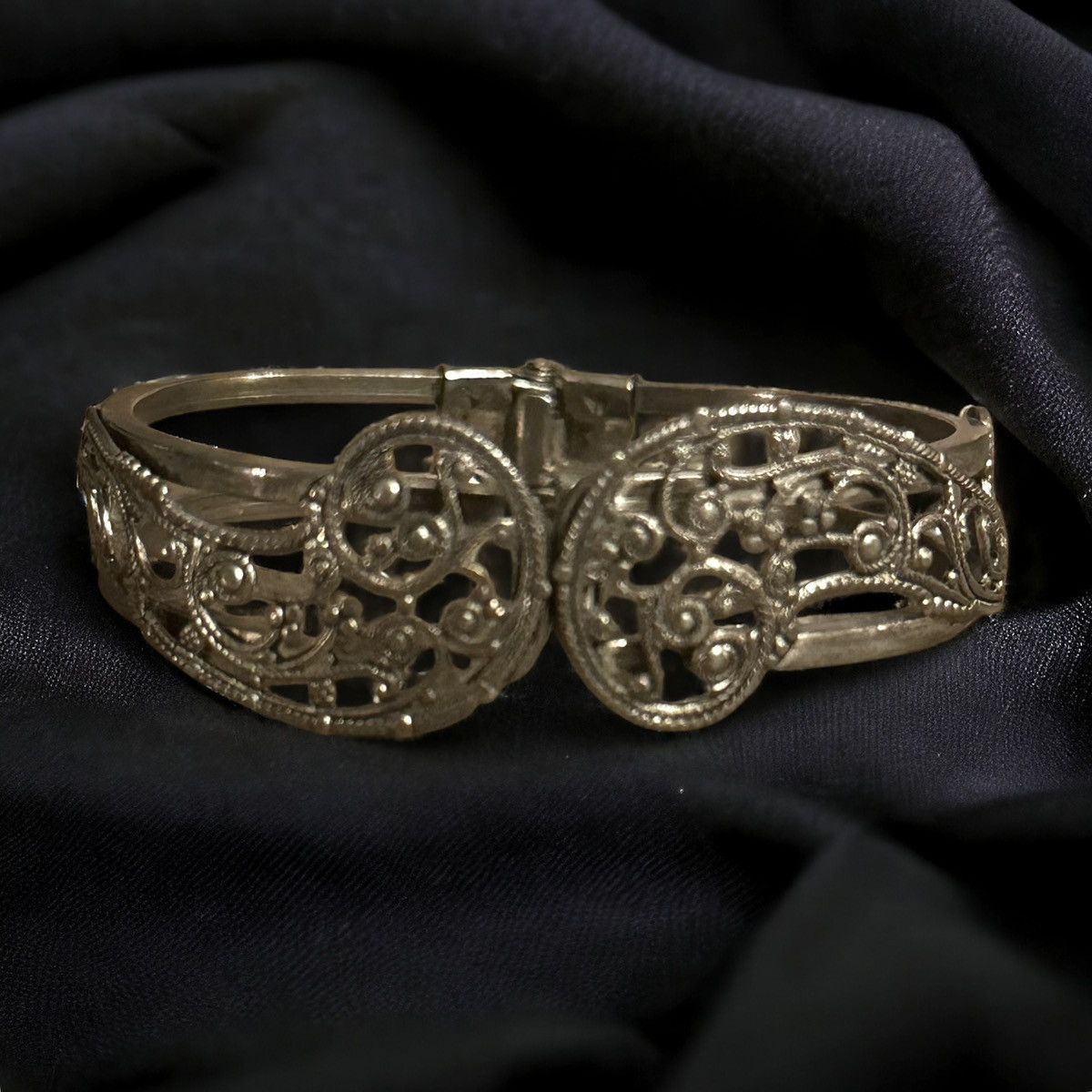 Vintage Vintage silver tone filigree clamper bracelet Size ONE SIZE - 1 Thumbnail