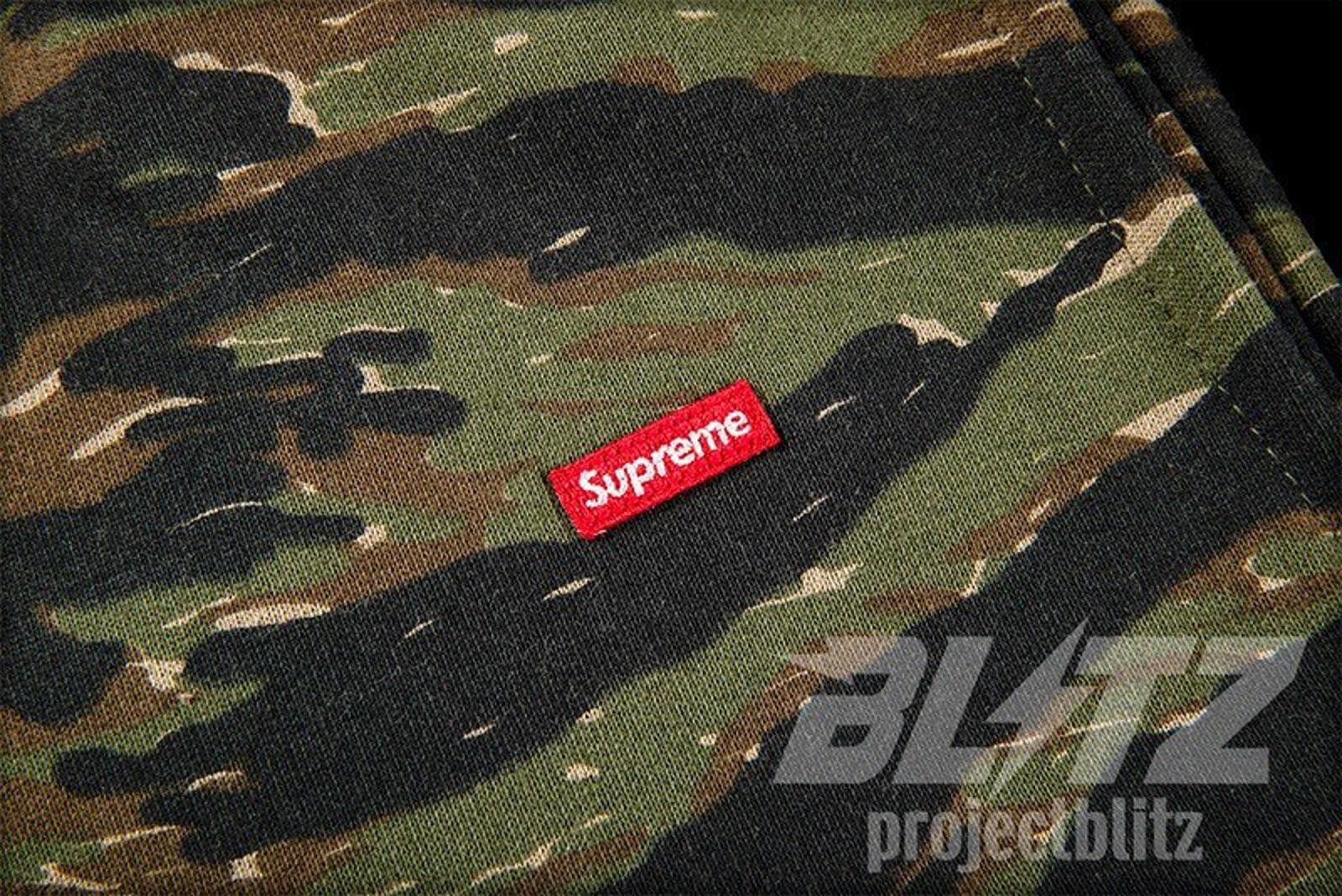 Supreme SS21 SUPREME SMALL BOX LOGO SWEATPANT SWEATPANTS TIGER CAMO Size US 30 / EU 46 - 4 Thumbnail