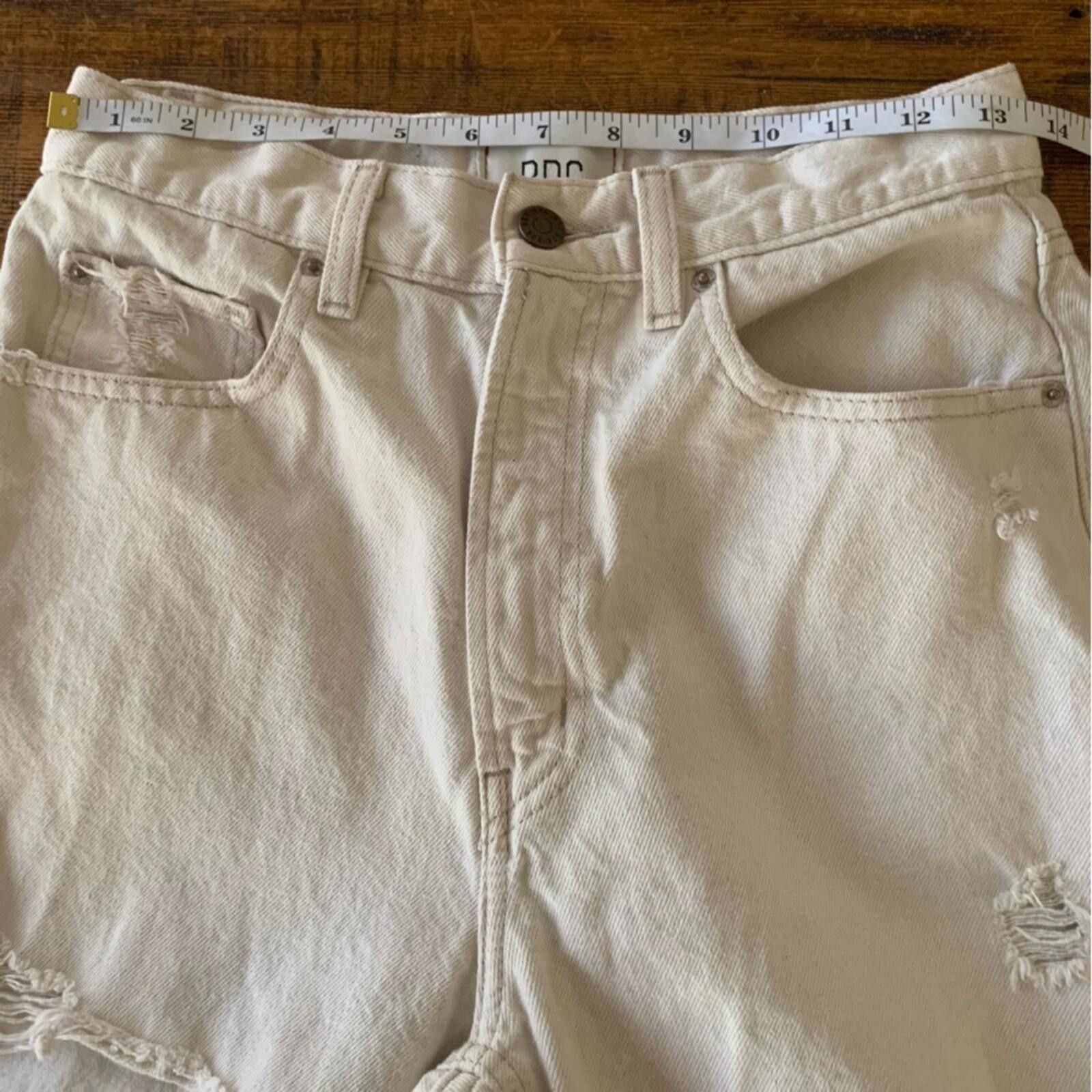 Bdg BDG High-Rise Distressed Jeans in Off-White Size 27" / US 4 / IT 40 - 7 Thumbnail