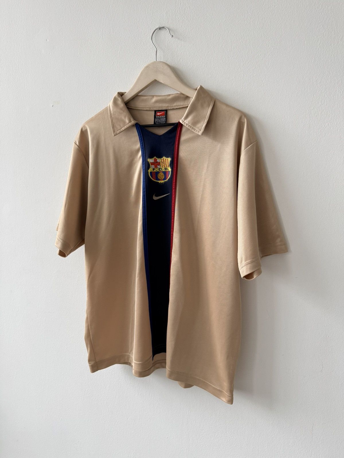 Nike Nike Team Vintage 2001 Barcelona Away Gold Soccer Jersey Size US L / EU 52-54 / 3 - 2 Thumbnail