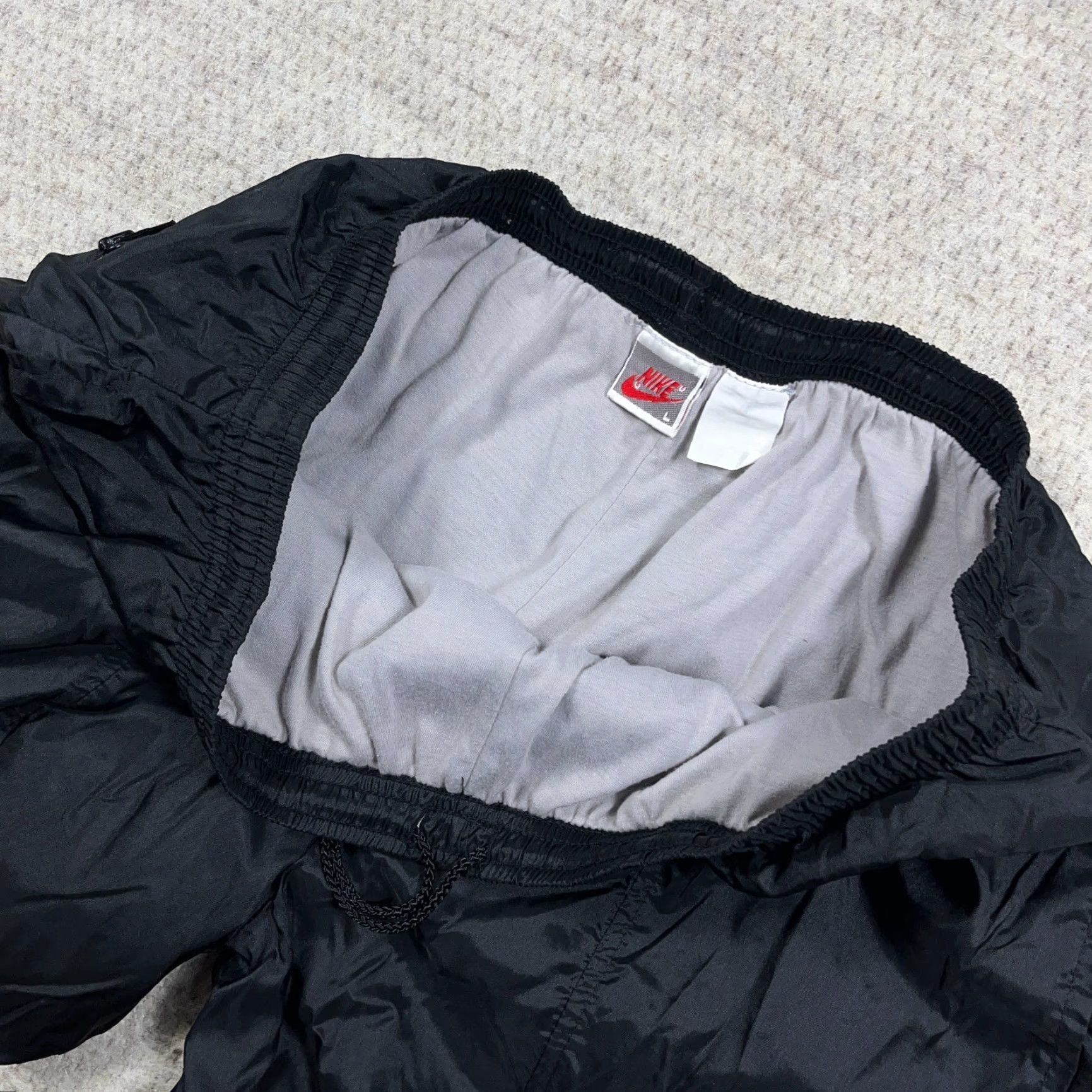 Nike VINTAGE Nike Pants Men Large Black Track Pants Windbreakers 90s Y2K Baggy Joggers 80s Athleisure Classic Modern Sports Mens Regular Black Nike Pants Size US 33 - 4 Thumbnail