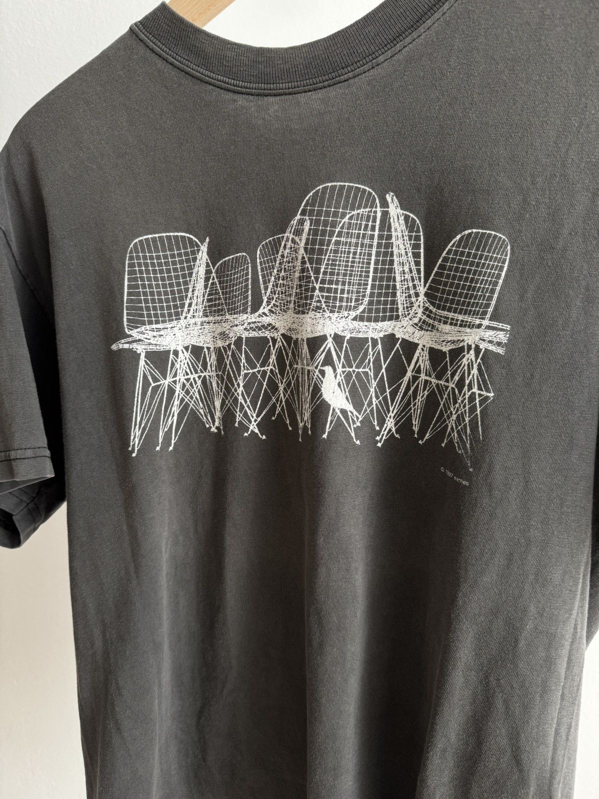 Arts & Science × Vintage 1997 eames office herman miller vitra wire chair t-shirt Size US M / EU 48-50 / 2 - 4 Thumbnail