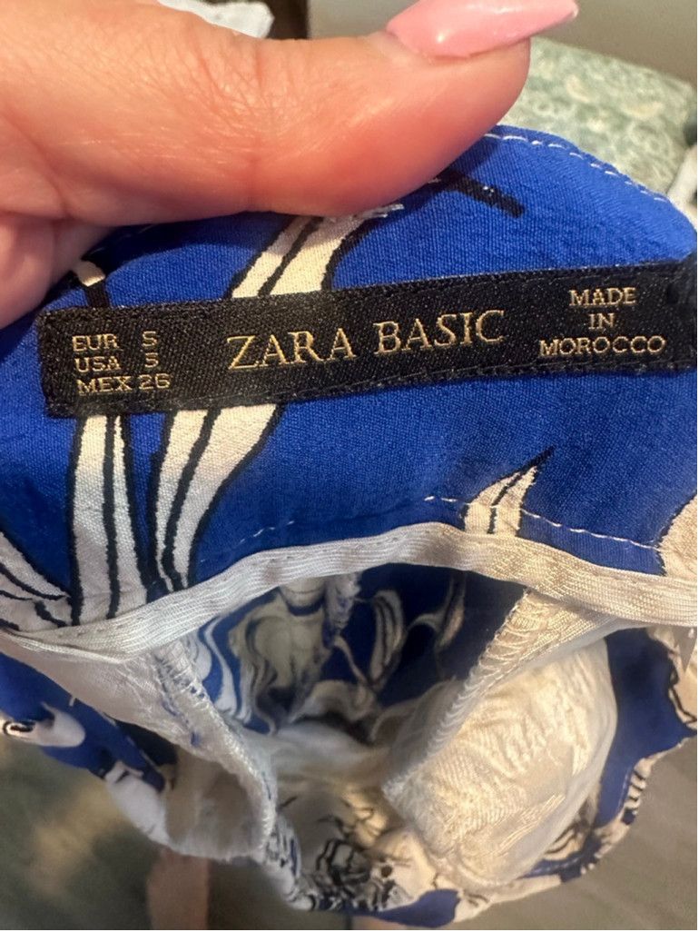 Zara Zara Floral Wide leg pleated pant size small EUC Size 26" / US 2 / IT 38 - 6 Thumbnail