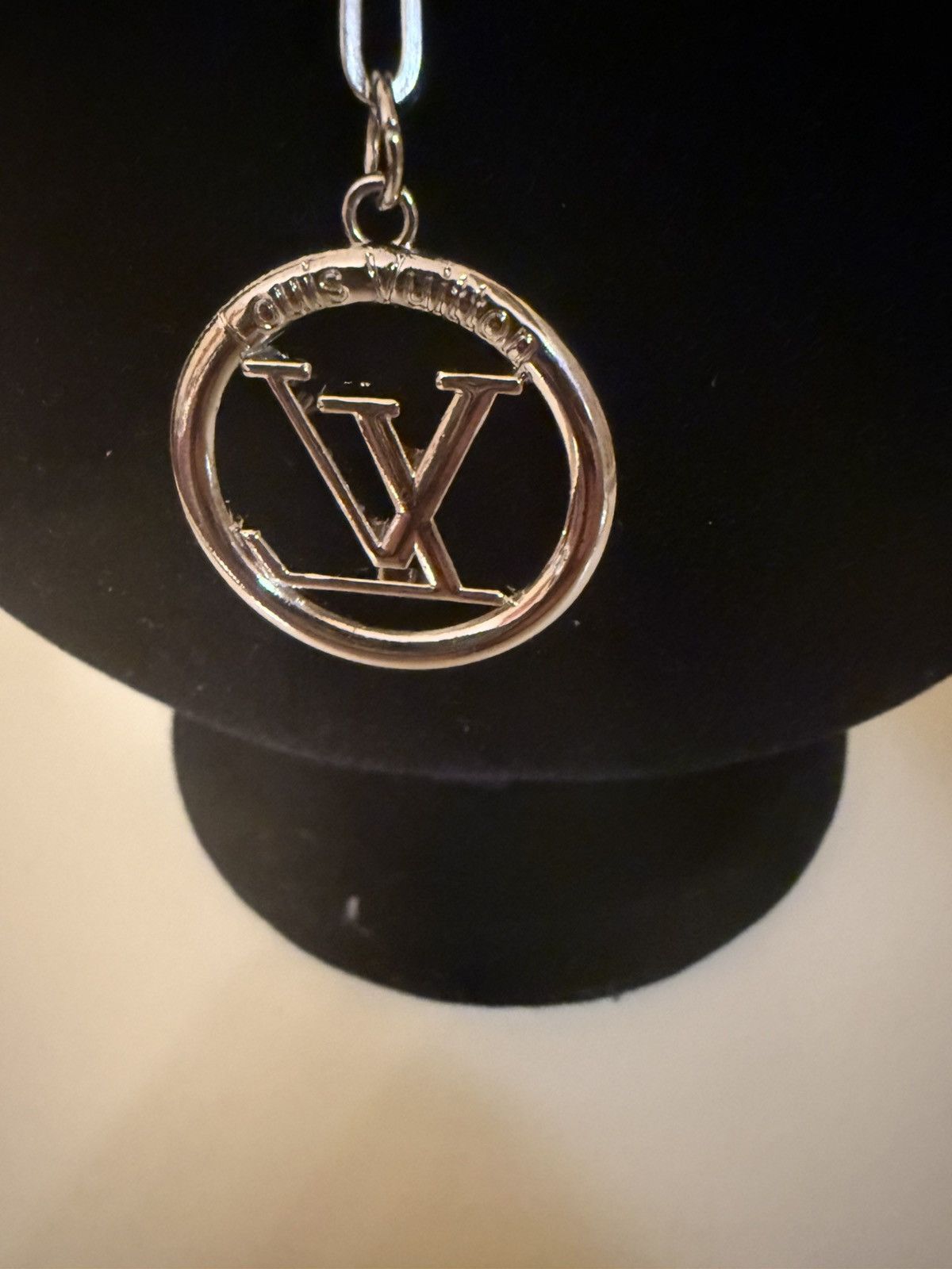 Louis Vuitton LV Charm on Silver plated necklace Size ONE SIZE - 3 Thumbnail