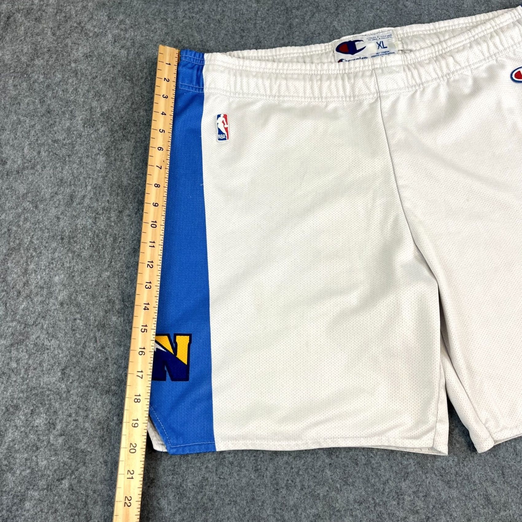 Champion VINTAGE Champion Denver Nuggets Mens Shorts Baggy XL White Basketball NBA Shorts Mens XL White Champion Basketball NBA Size US 36 / EU 52 - 3 Thumbnail