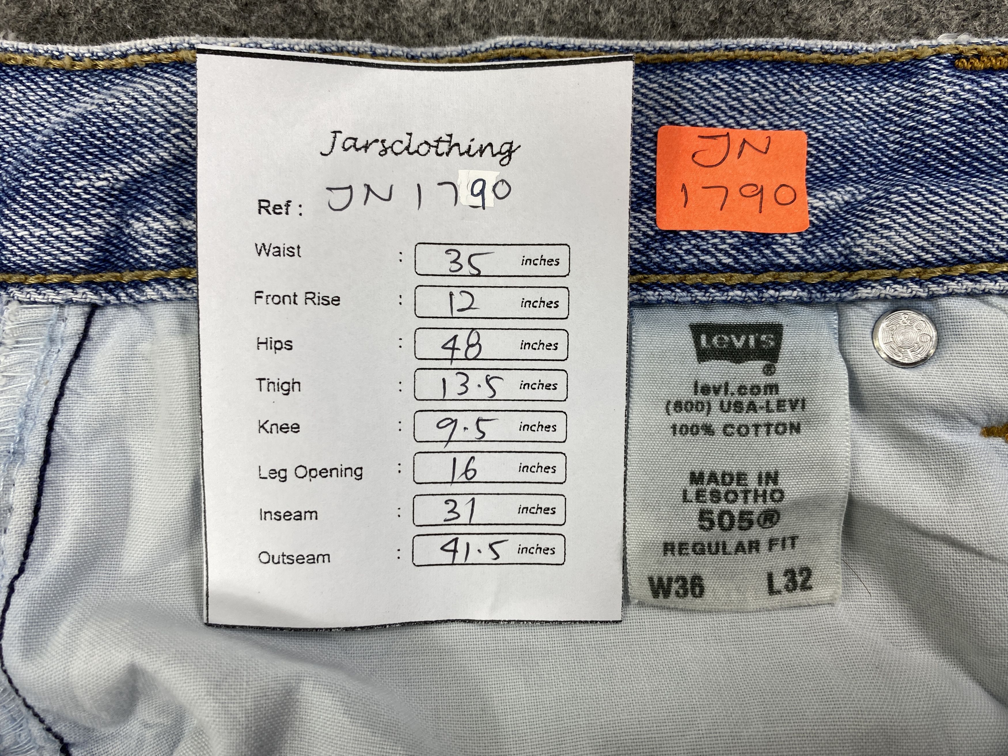 Levi's Mid Blue Vintage Levi's 505 Jeans 35x31 Denim -JN1790 Size US 35 - 8 Thumbnail