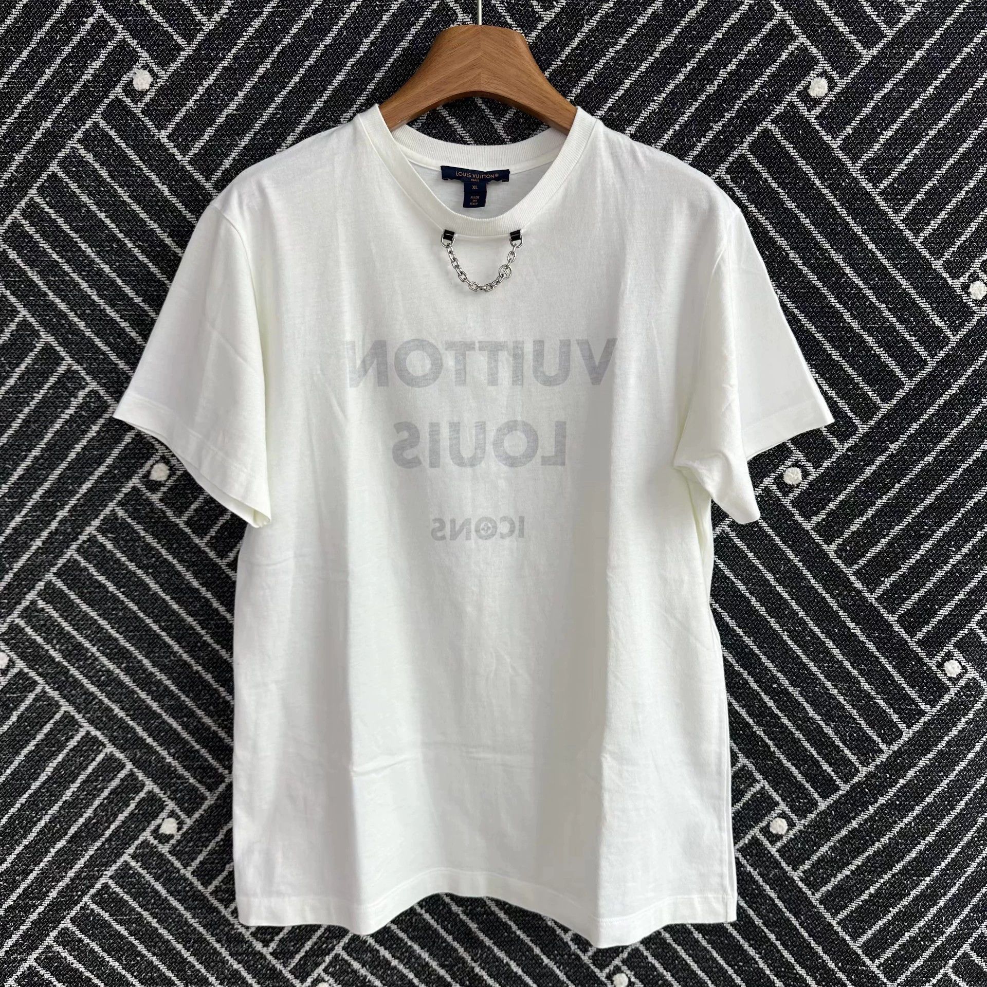 Louis Vuitton LOUIS VUITTON women's white XL chain-embellished printed Size XL / US 12-14 / IT 48-50 - 1 Thumbnail