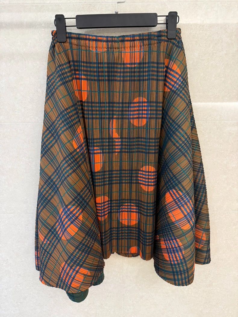 Issey Miyake Issey Miyake size:4 The checkered design is paired with an Size 31" - 1 Thumbnail