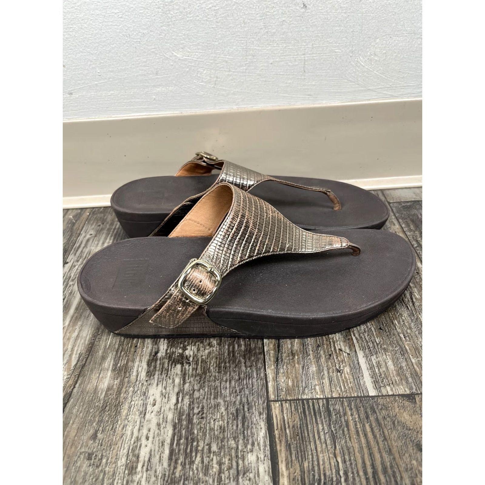 Vintage FitFlop Lulu Sandals Womens 10 Brown Leather Flip Flop Sandal Slip On Wedge Breathable Comfort Travel Shoes Size US 10 / IT 40 - 2 Thumbnail
