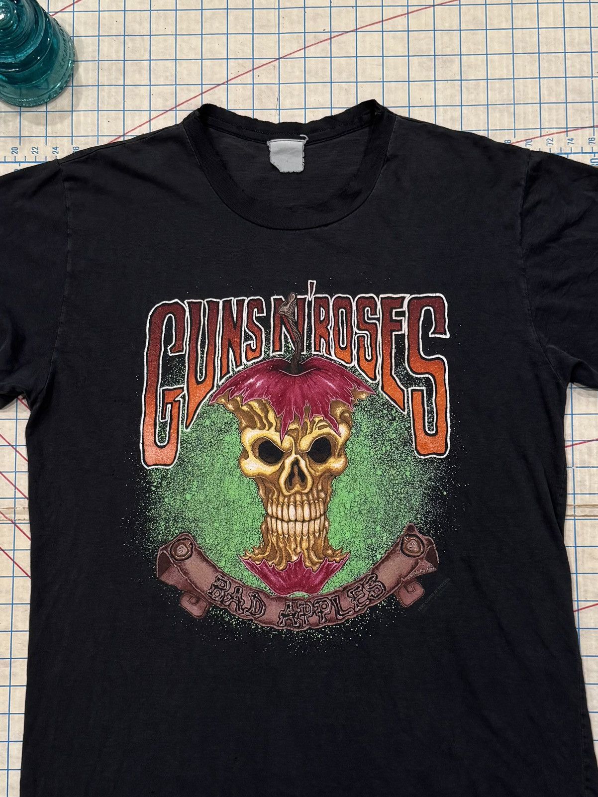 Guns N' Roses Vintage Guns N’ Roses Bad Apple Use Your Illusion European Size US L / EU 52-54 / 3 - 3 Thumbnail