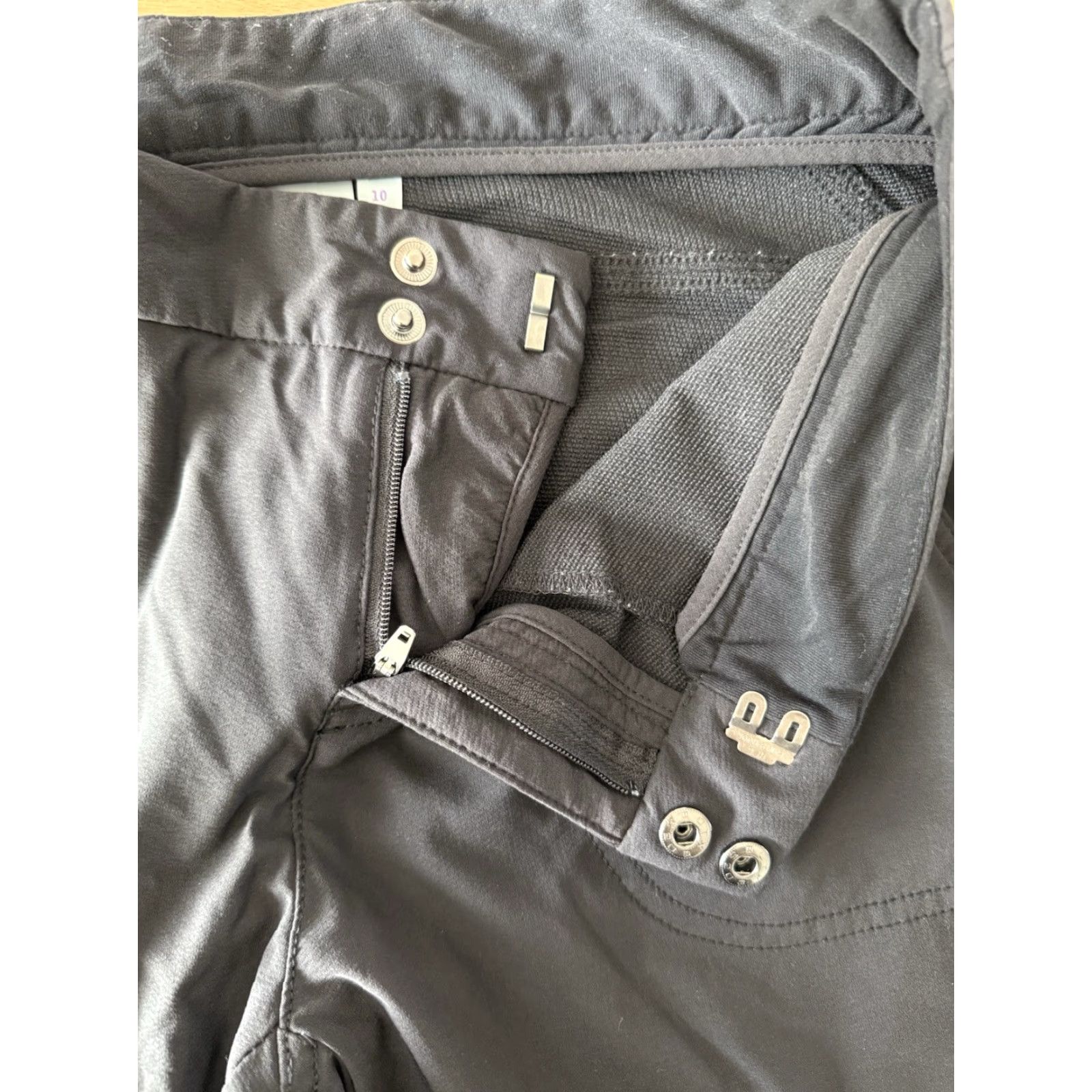Athleta Athleta Pants Womens 10 Black Trekkie 2.0 Jogger Ripstop Gorpcore Hiking Trails Shoes? Size 32" / US 10 / IT 46 - 4 Thumbnail