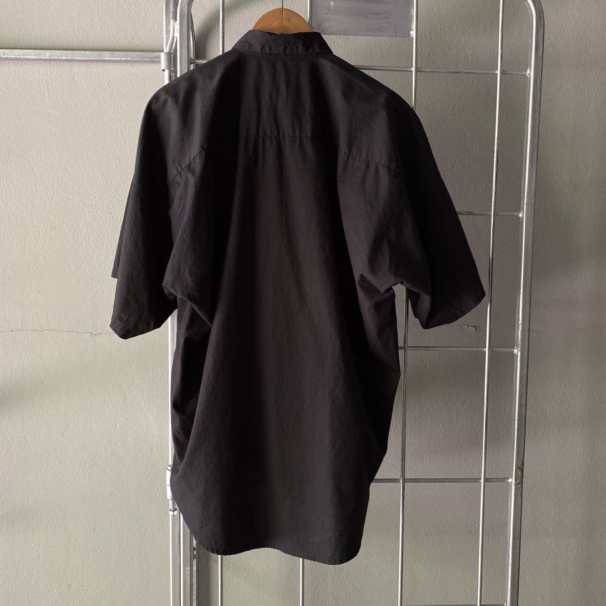 Norma Kamali NORMA KAMALI Black Short-Sleeve Hidden Placket Shirt Size XL / US 12-14 / IT 48-50 - 16 Thumbnail