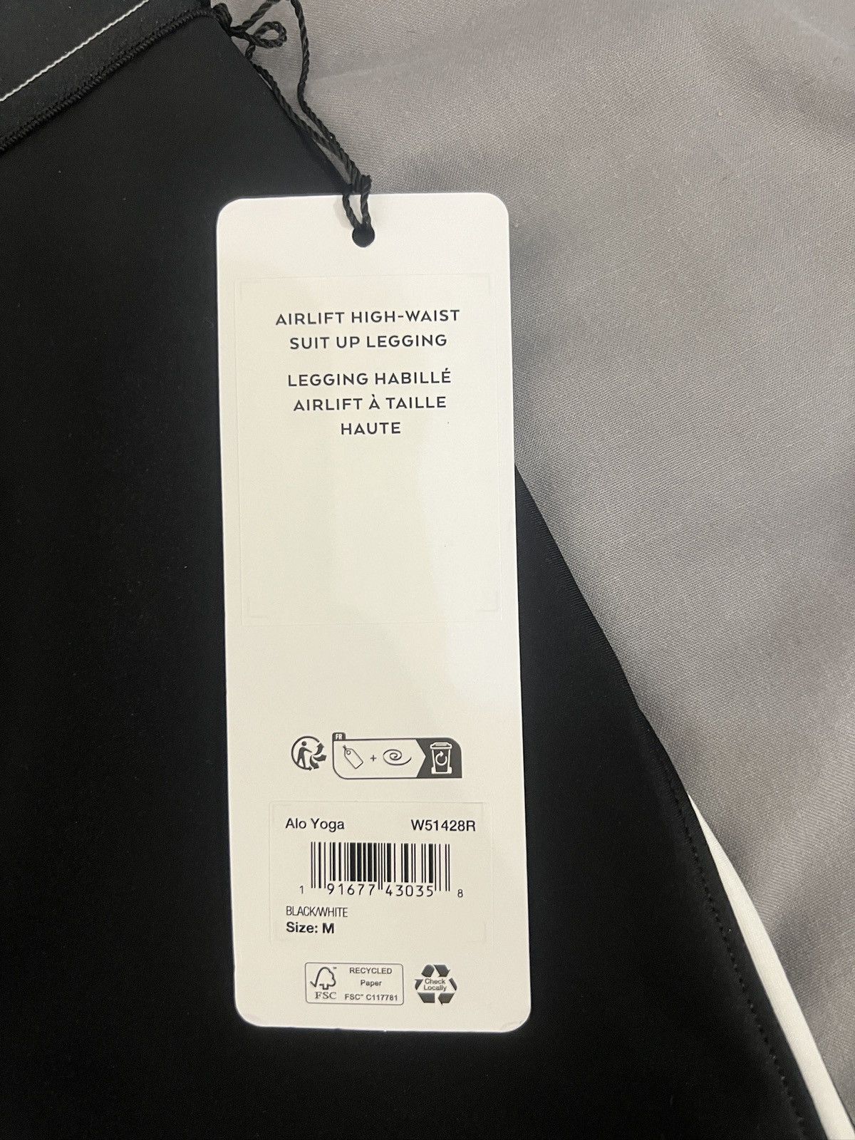 Alo Yoga Alo Yoga Bra and Leggings Set Size 28" / US 6 / IT 42 - 3 Thumbnail