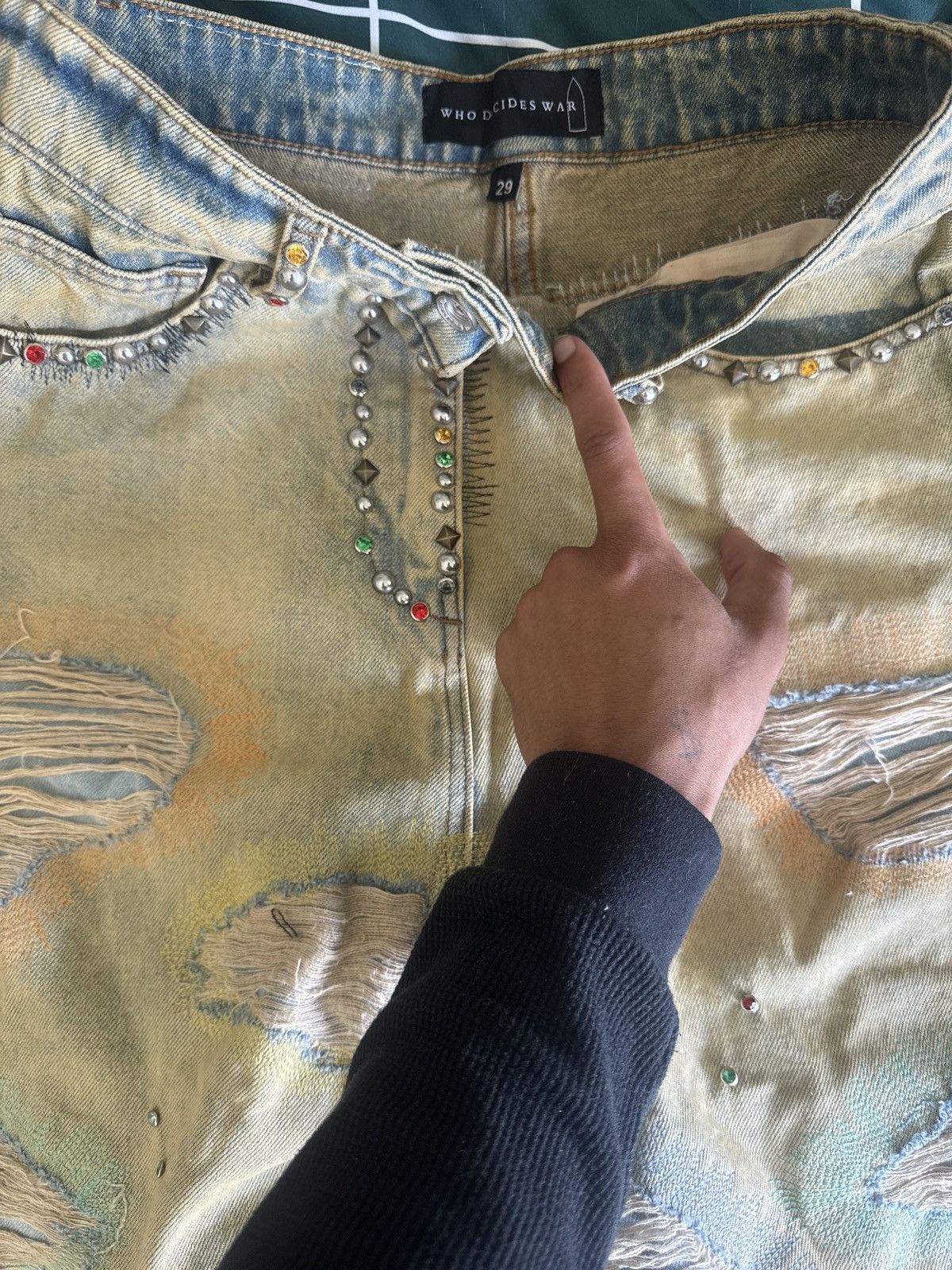 Who Decides War Who Decides War Studded Distressed Jeans multi Size US 29 - 6 Thumbnail