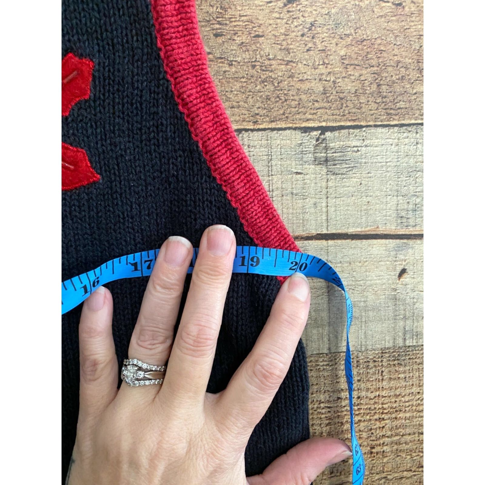 Vintage WOMEN'S VINTAGE CHRISTMAS VEST - Large See Measurements Beaded Embroidered Black Knit V-Neck Sleeveless Winter Size L Size L / US 10 / IT 46 - 5 Thumbnail