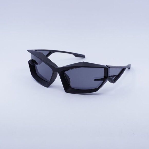 Givenchy Givenchy GV40049I 02A Sunglasses Matte Black Geometric Frame Size ONE SIZE - 3 Thumbnail