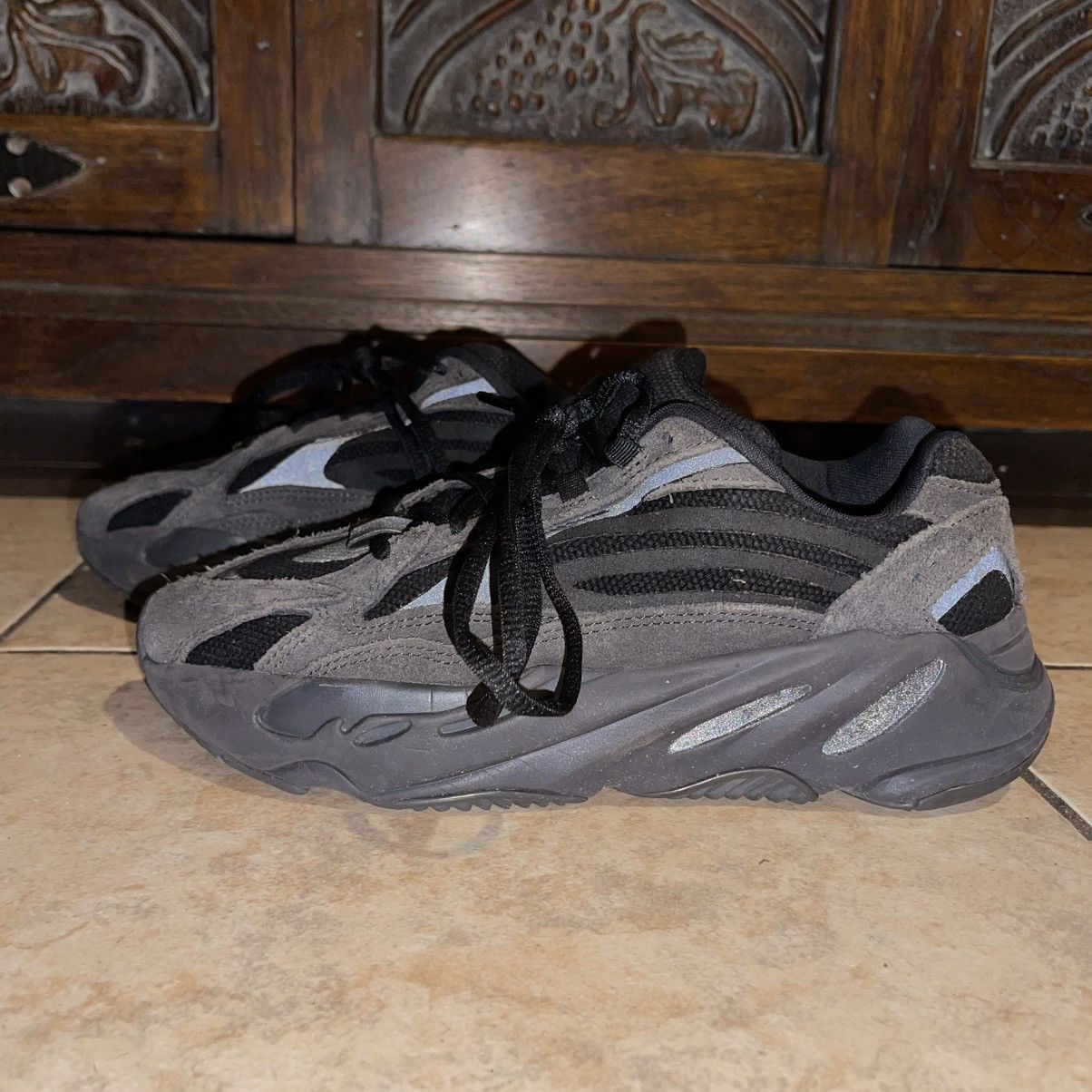 Adidas Adidas Yeezy Boost 700 V2 'Vanta' Size US 6 / EU 39 - 2 Thumbnail