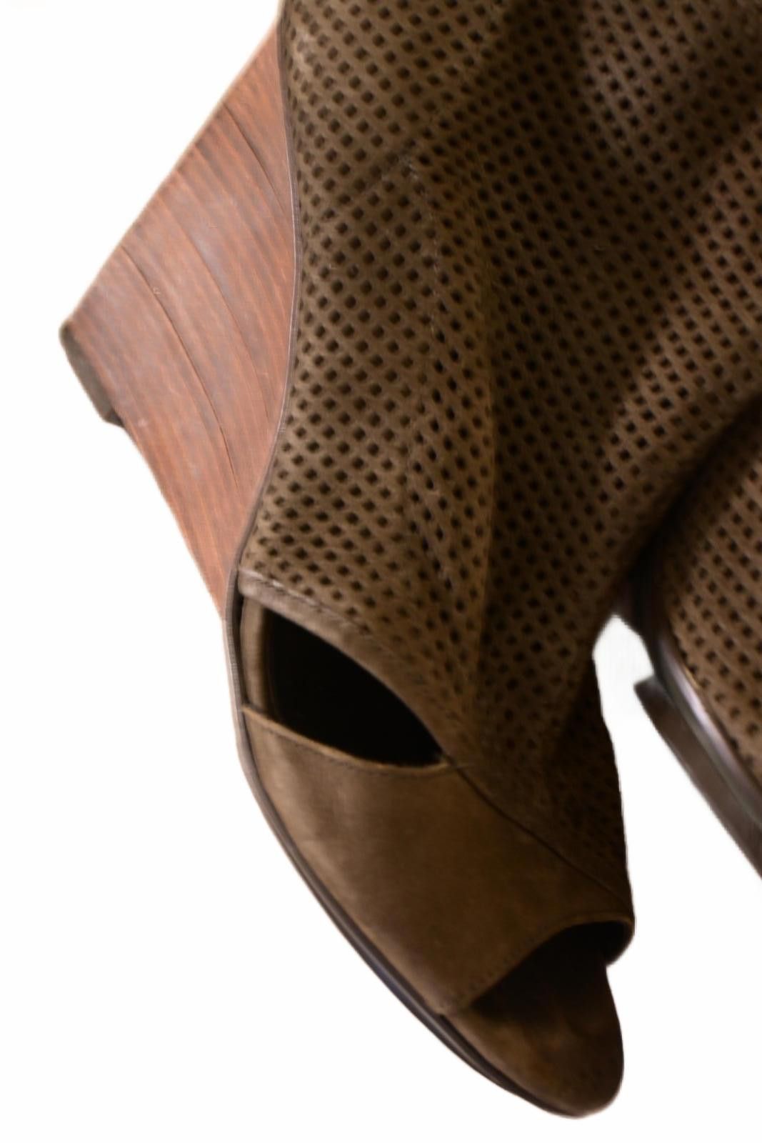 Pelle Pelle Pelle Olive Green/Brown Perforated Peep Toe Wedge Booties 8 Size US 8 / IT 38 - 2 Thumbnail