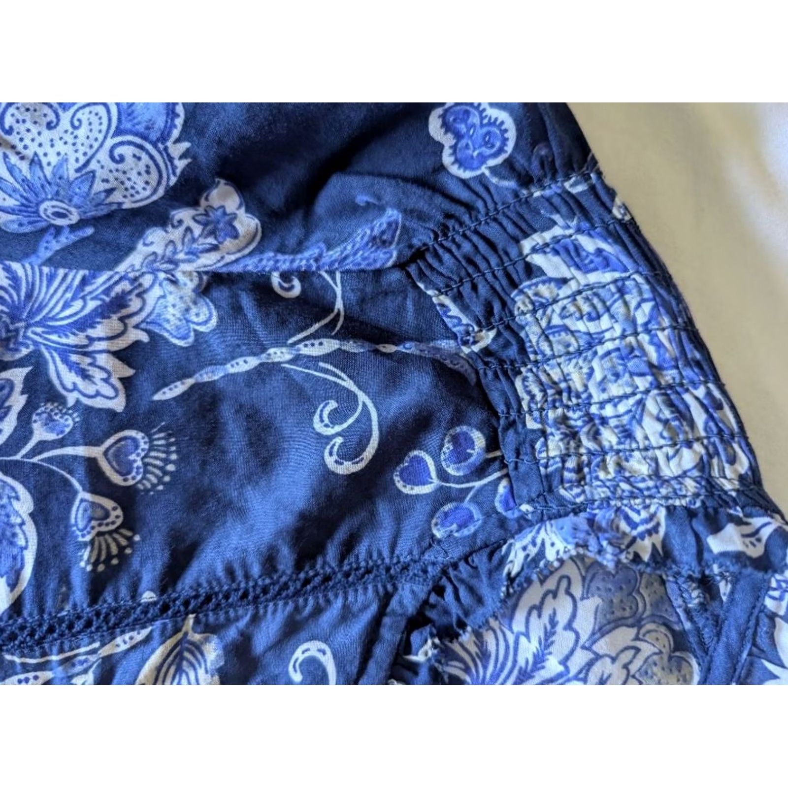Talbots Talbots Blouse Long Sleeve Navy Floral Peasant Top Women MP Preppy 100% Cotton EUC Ladies Petite Blue Size M / US 6-8 / IT 42-44 - 5 Thumbnail