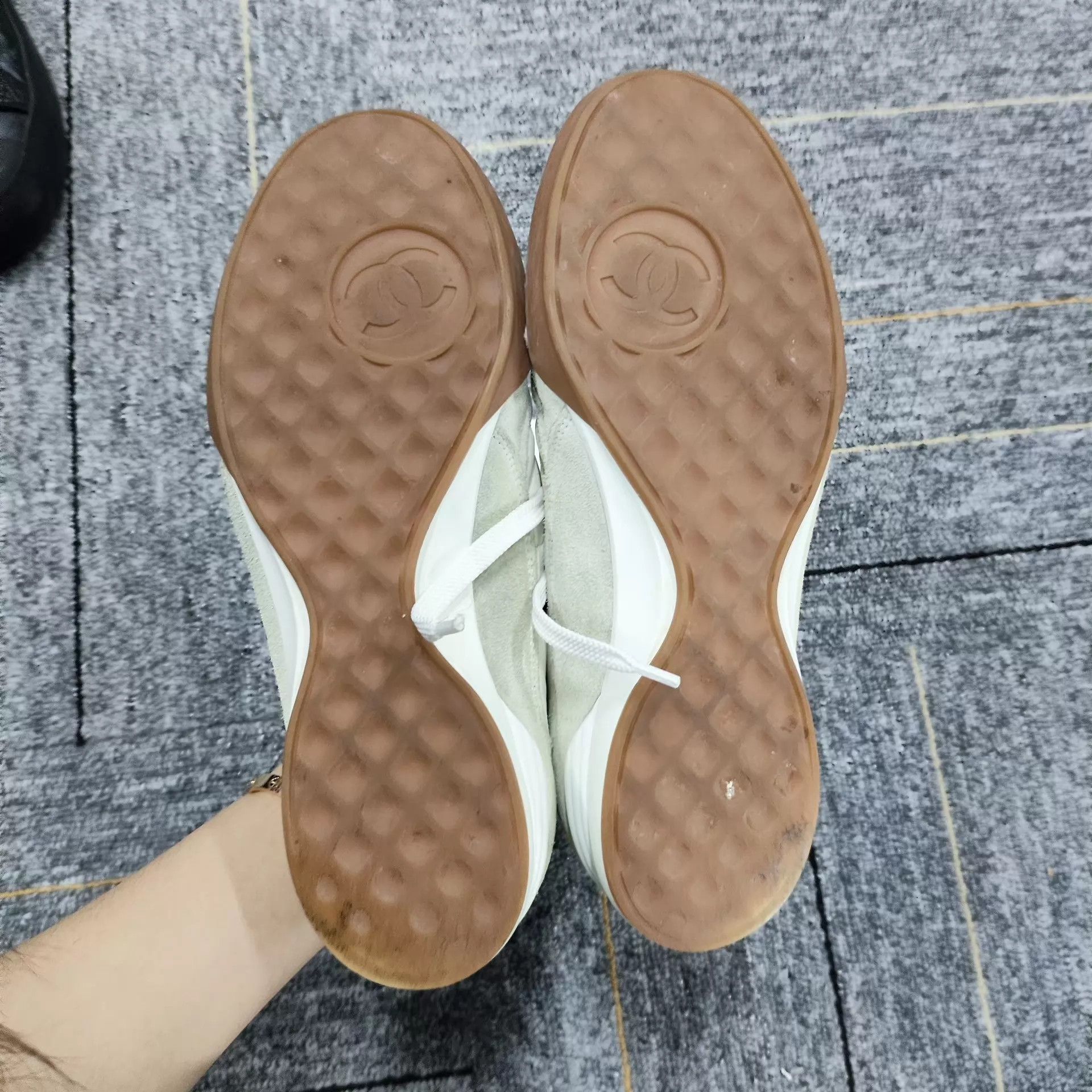 Chanel CHANEL Women's Leather Sneakers White 37.5 Size US 7 / IT 37 - 5 Thumbnail