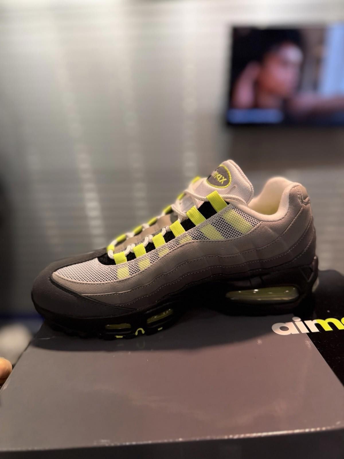 Nike Size 9 - Nike Air Max 95 OG 2025/2026 Neon (HM4740 001) Size US 9 / EU 42 - 10 Thumbnail