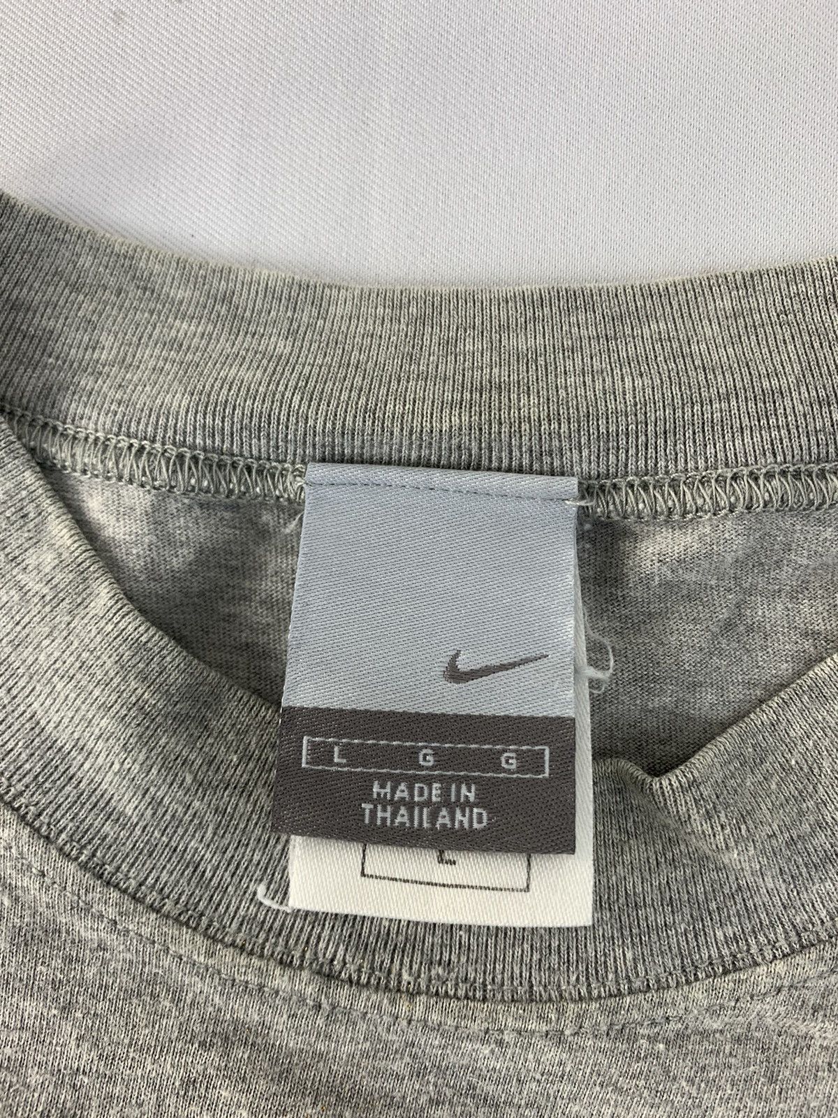 Nike 90s Nike Swoosh Minimalist Plain Design Printed Tee Size US L / EU 52-54 / 3 - 6 Thumbnail