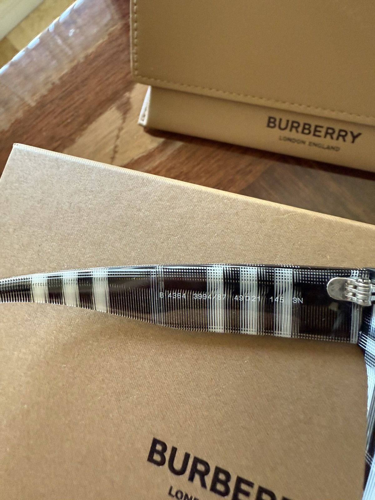 Burberry Burberry Sungless Size ONE SIZE - 7 Thumbnail