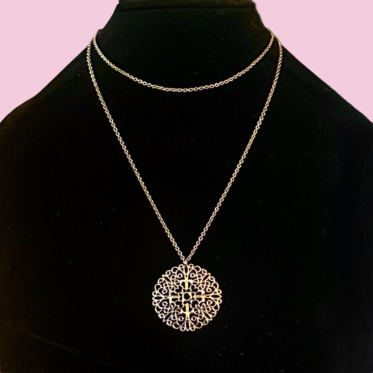 Other Long gold tone filigree medallion pendant necklace Size ONE SIZE - 1 Thumbnail