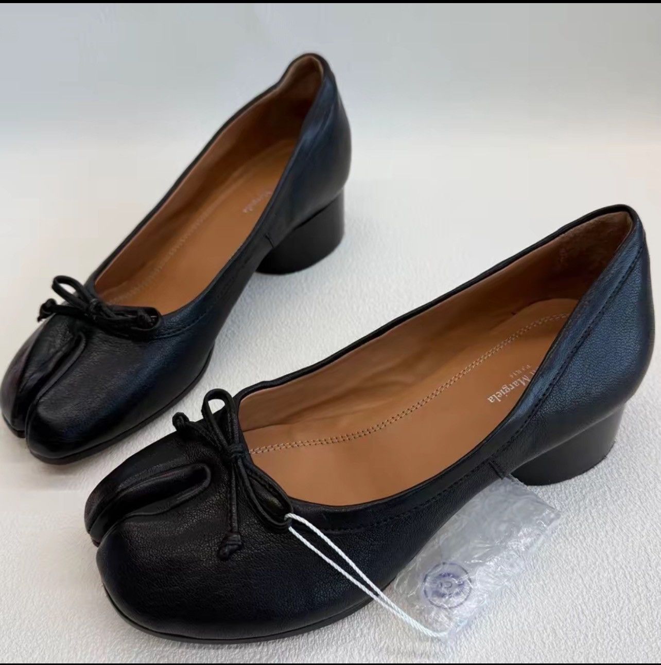 Maison Margiela Maison Margiela Black Lowtop Sneakers 37Women Size US 7 / IT 37 - 1 Thumbnail