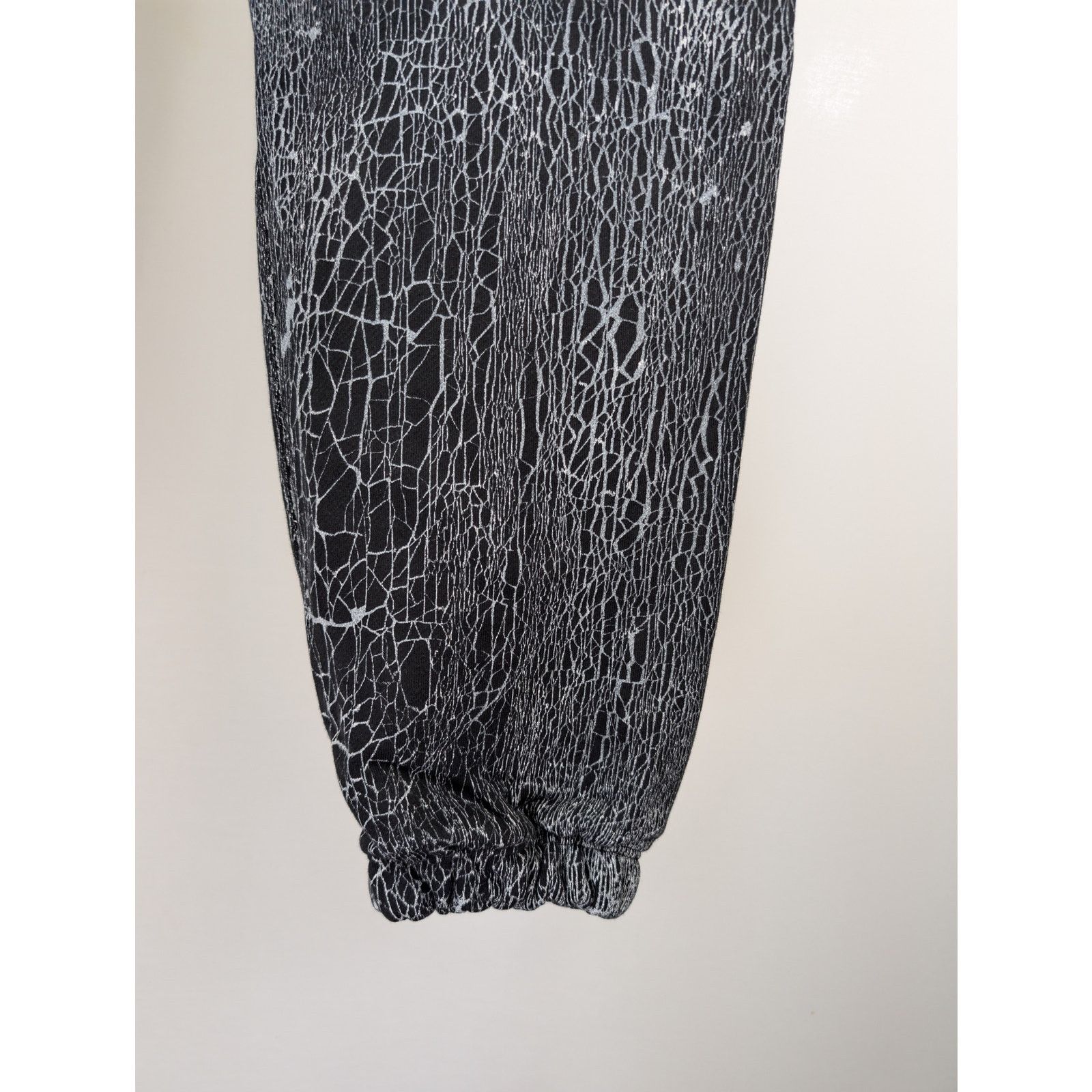 Amiri o1rshd1 Q:3 / Cracked Dye Logo Sweatpants / Joggers in Black Size US 34 / EU 50 - 15 Thumbnail