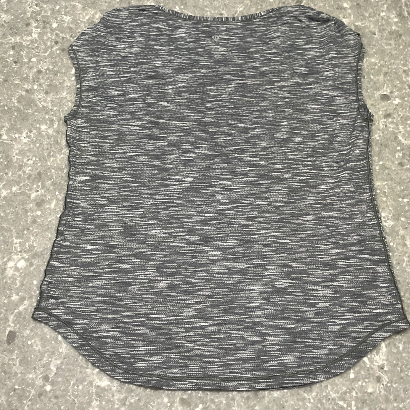 Lululemon Lululemon Shirt 12 Women's Gray Sleeveless Side Vented Workout Performance Casual Activewear Basic Regular 34 in Chest Size 12 Size XL / US 12-14 / IT 48-50 - 4 Thumbnail