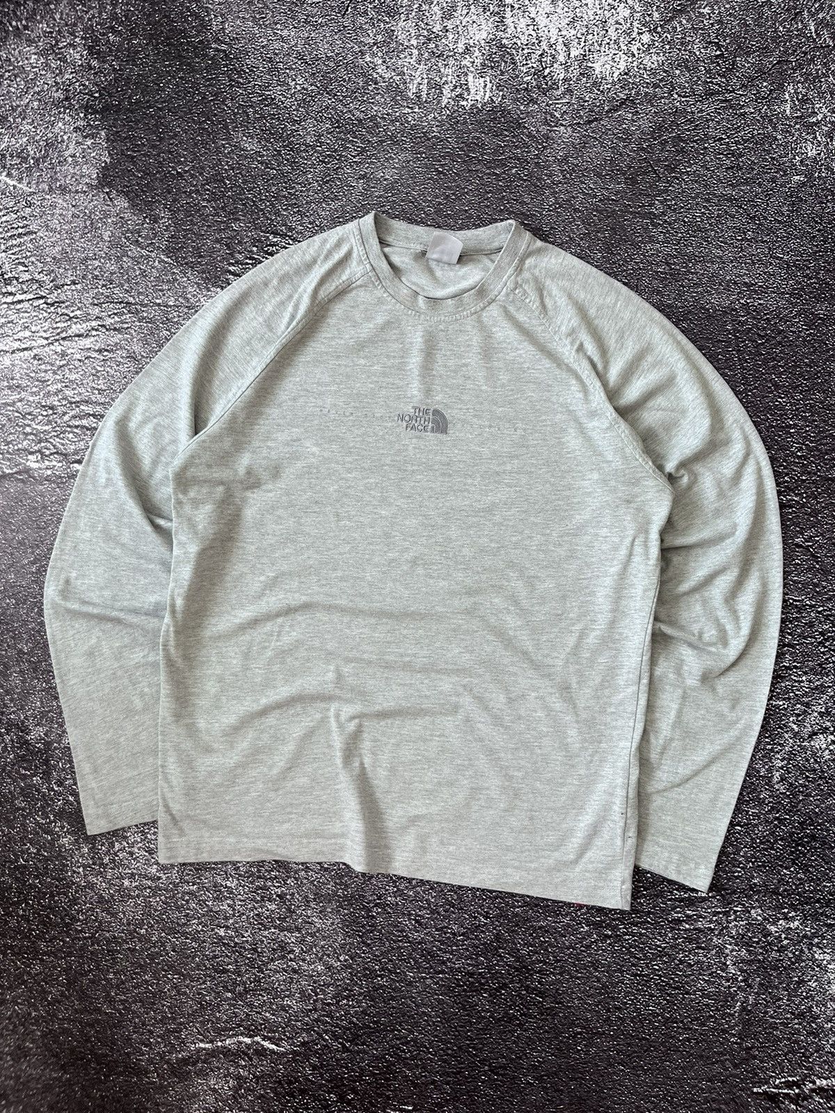 The North Face Rare The North Face Y2K Vintage Center Logo Grey Longsleeve Size US M / EU 48-50 / 2 - 3 Thumbnail